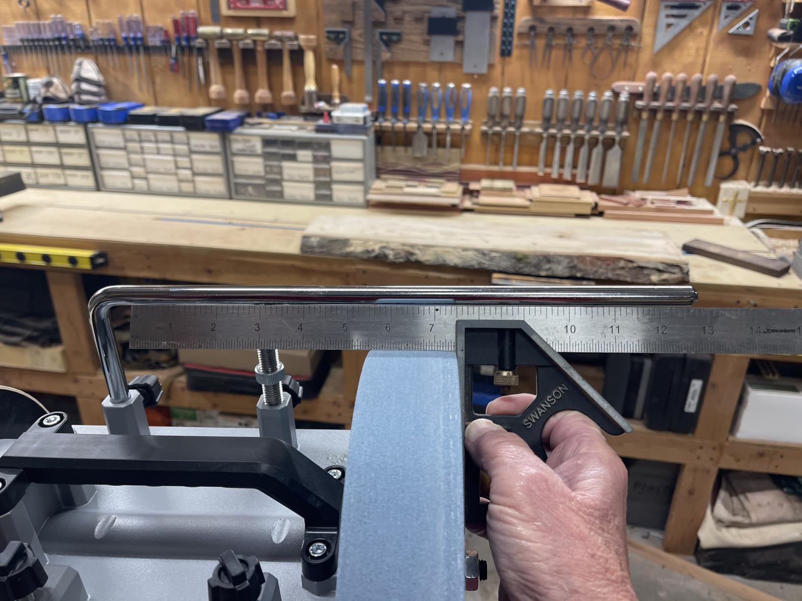 BUCKTOOL 10-Inch Variable Speed Wet Sharpening System, 1.2-Amp Two-Direction Water Cooled Wet Stone Grinder 90-160RPM, Wet Bench Grinder for Knife, Chisel, Knife, Axe, SCM8103 customer photo 2