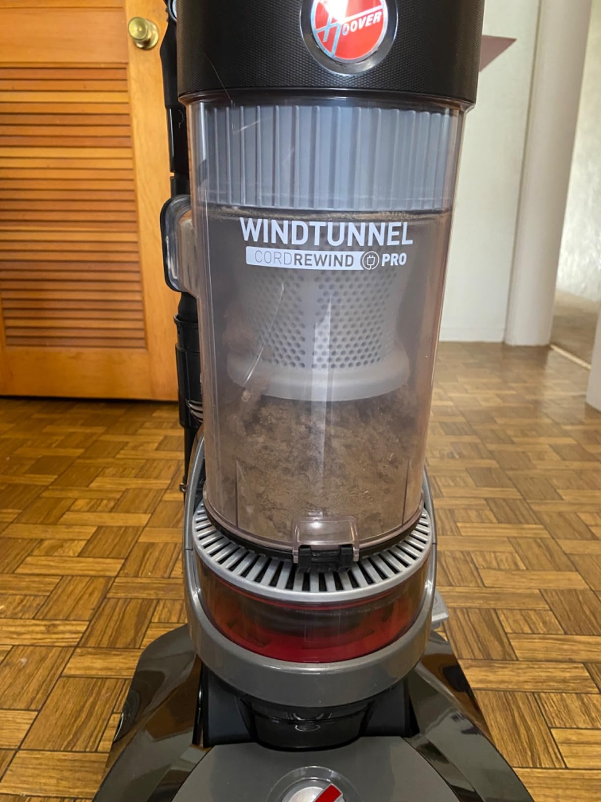 Hoover WindTunnel Cord Rewind Pro Bagless Vacuum Cleaner, Corded Upright Vacuum Cleaner for Carpet and Hard Floor, Multi-Cyclonic Filtration, 25ft Auto-Rewind Cord, 5-Height Adjustment customer photo 2
