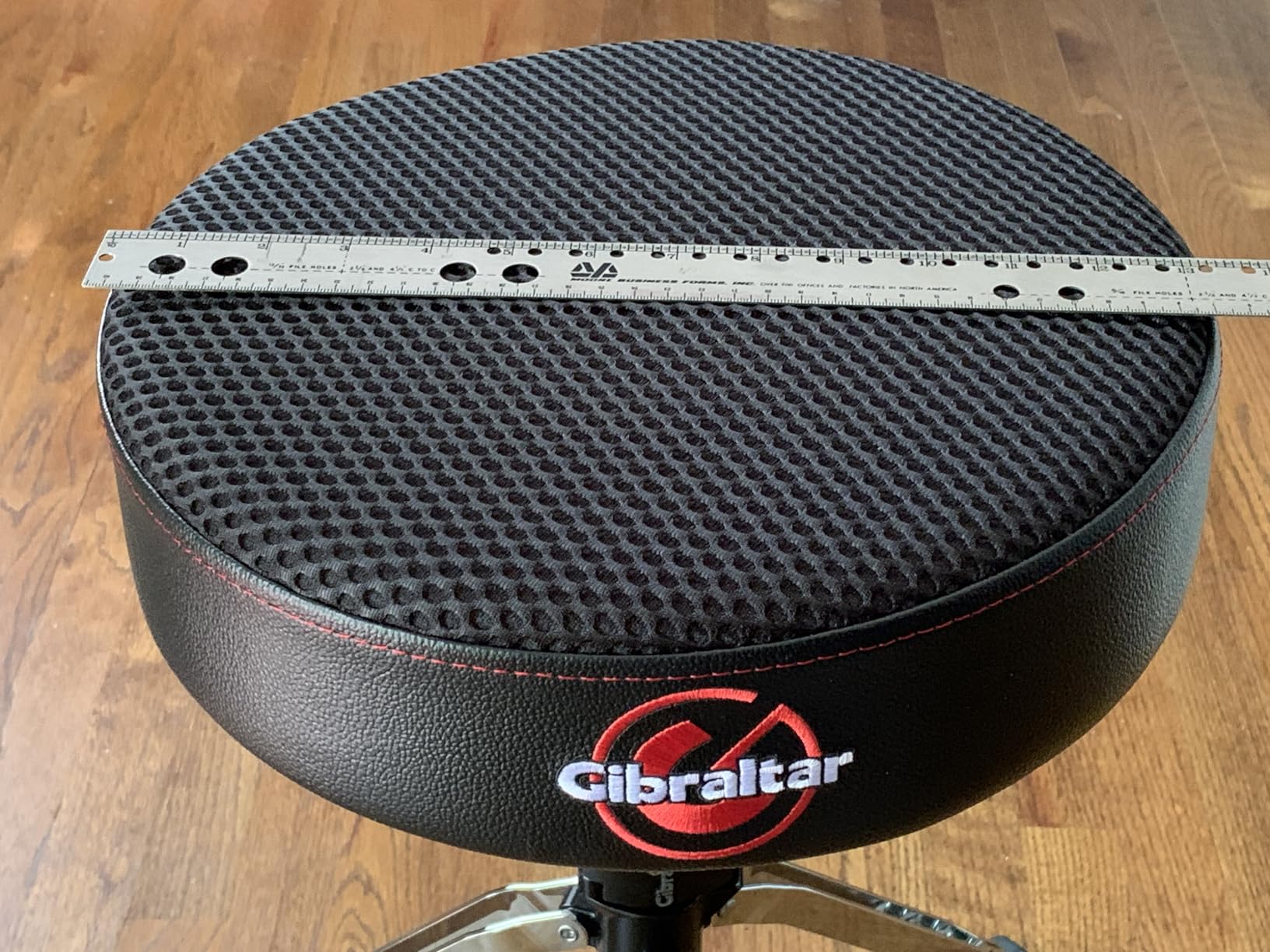 Gibraltar 9000 Series Hydraulic Saddle Drum Throne, 17