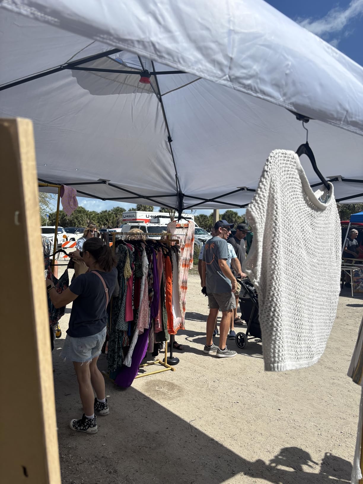 Tunbne 10'x10' Pop Up Canopy Tent with 1 Sidewall and 6 Pockets, One Push Setup, Instant Shade Tent with Vented Roof for Beach Patio Outdoor, Case, 8 Stakes, 4 Ropes, 4 Sandbags (White) customer photo 1