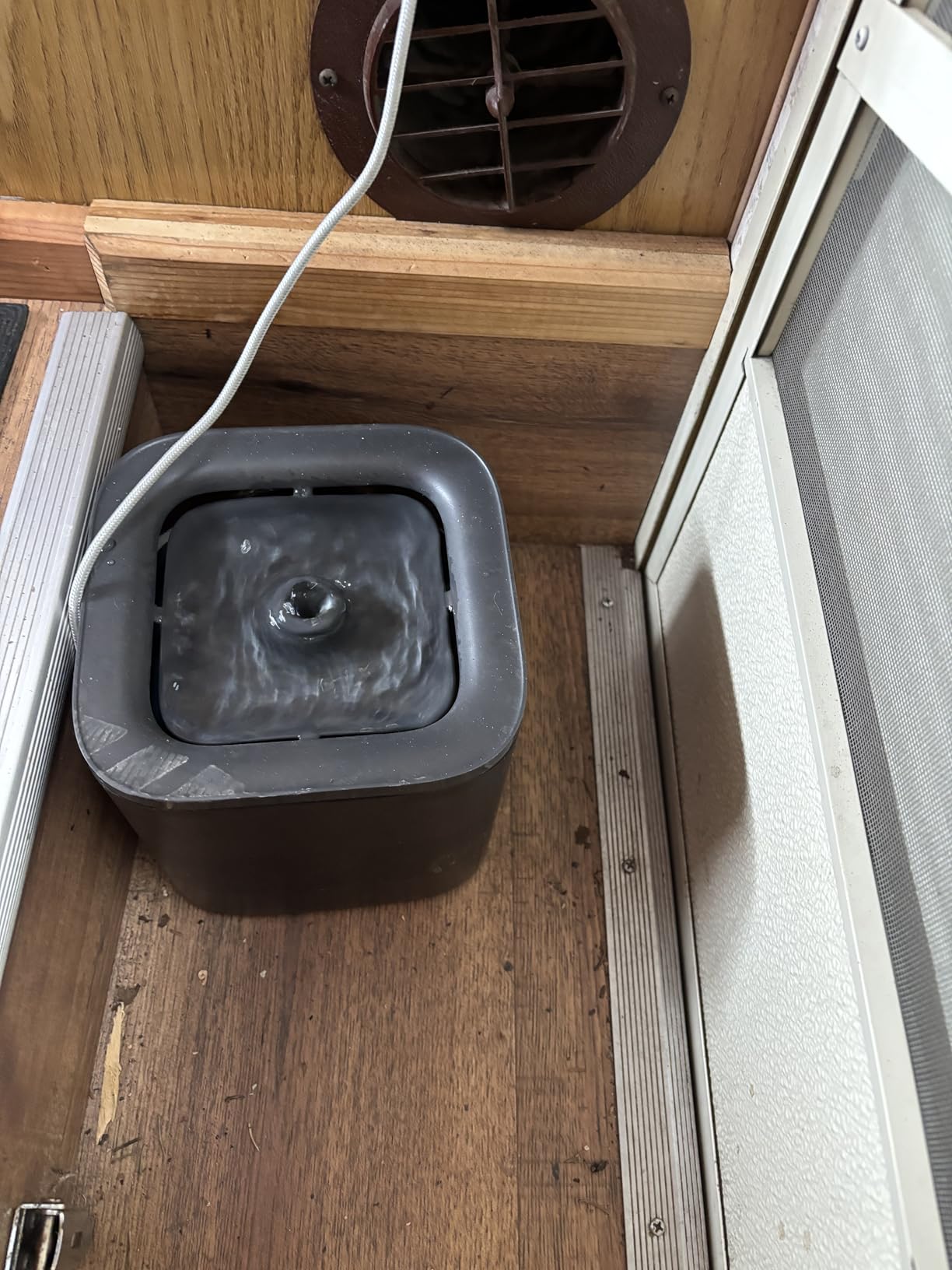 PETKIT New Cat Water Fountain with Wireless Pump, Ultra Quiet 65oz/1.85L Pet Water Fountain for Cats and Dogs Inside, Detachable Design Easy to Clean and Assemble customer photo 1