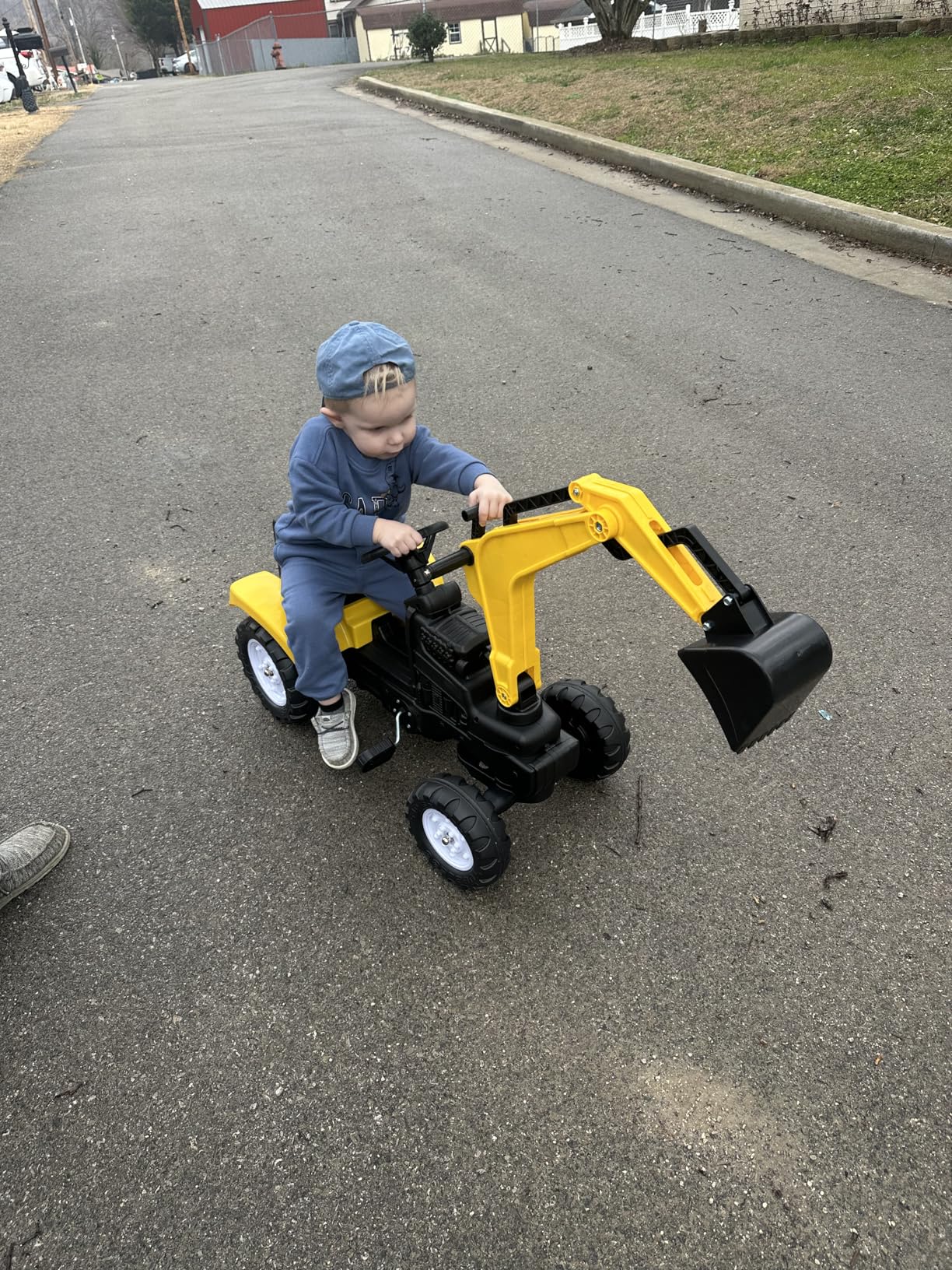 Aosom Kids Ride On Excavator, Pedal Digger, Construction Truck with Horn for Kids and Toddlers 3+, Yellow customer photo 1