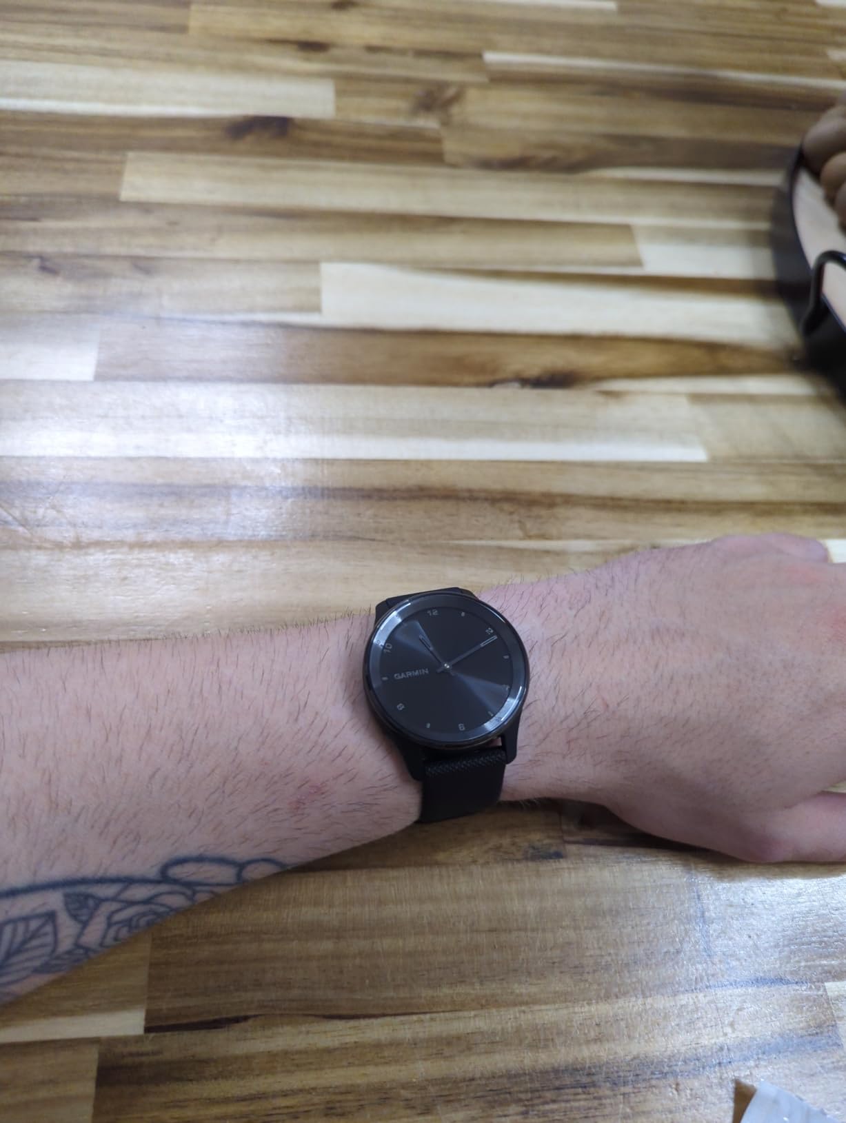 Garmin vívomove Trend, Stylish Hybrid Smartwatch, Long-Lasting Battery Life, Dynamic Watch Hands and Touchscreen Display, Black customer photo 1