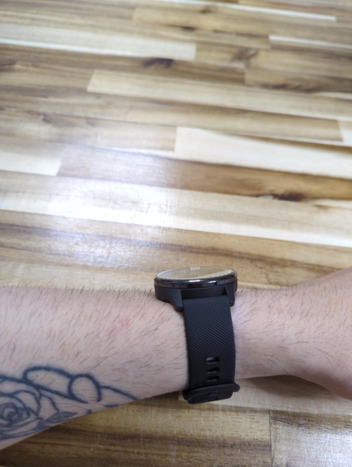 Garmin vívomove Trend, Stylish Hybrid Smartwatch, Long-Lasting Battery Life, Dynamic Watch Hands and Touchscreen Display, Black customer photo 2