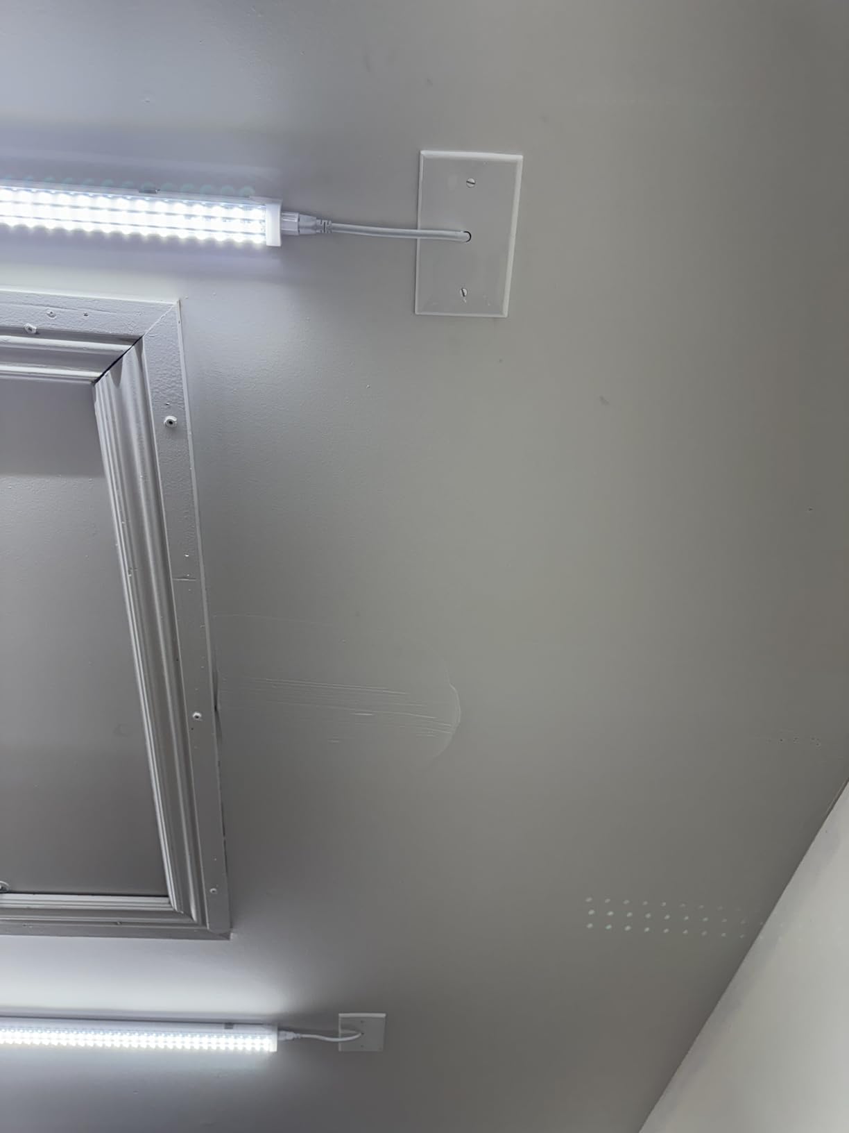 Ensenior 4FT LED Shop Lights - 5000LM 6000K Ultra Bright Daylight, T8 Commercial Bay Lighting, LED Lights for Garage/Shop/Basement, 36W (139 LM/W), Linkable, Plug & Play, ETL & FCC Certified, 6 Pack customer photo 1