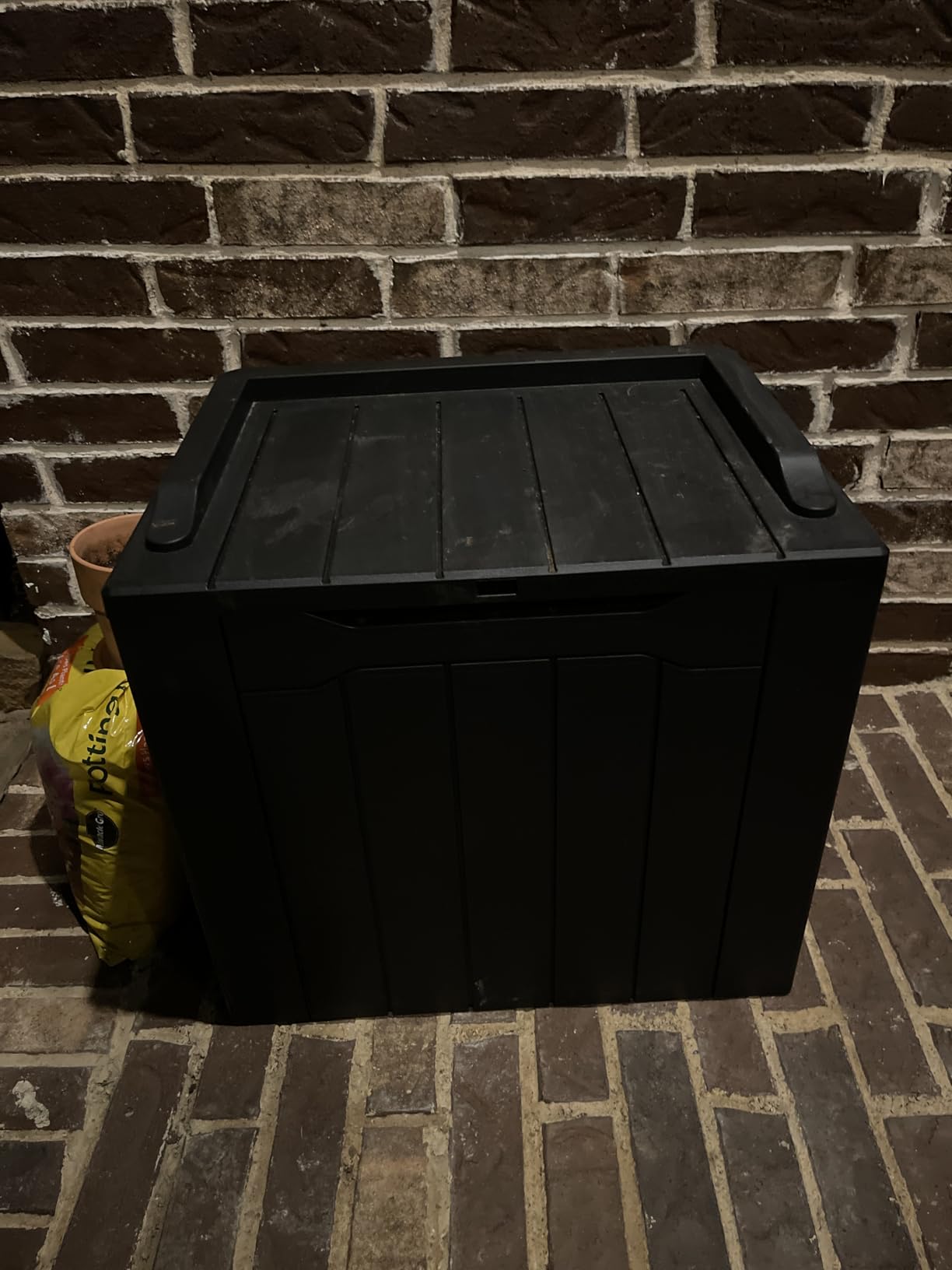 Greesum Outdoor Storage Box 31 Gallon Storage Box with Lid for Patio Furniture, Garden Tools, Pool Supplies, Waterproof and UV Resistant, Lockable, Dark Black customer photo 1