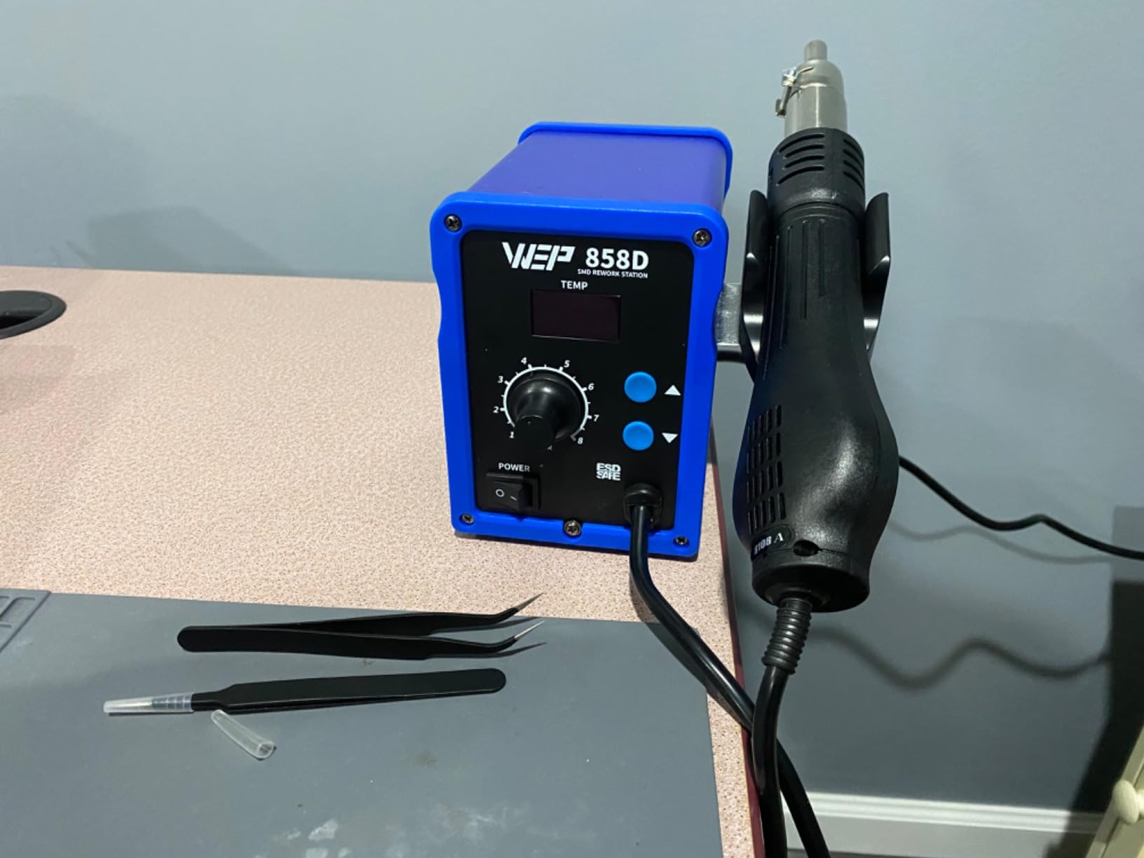 WEP 858D Hot Air Rework Soldering Station with Temperature Control, Adjustable Air Volume customer photo 2