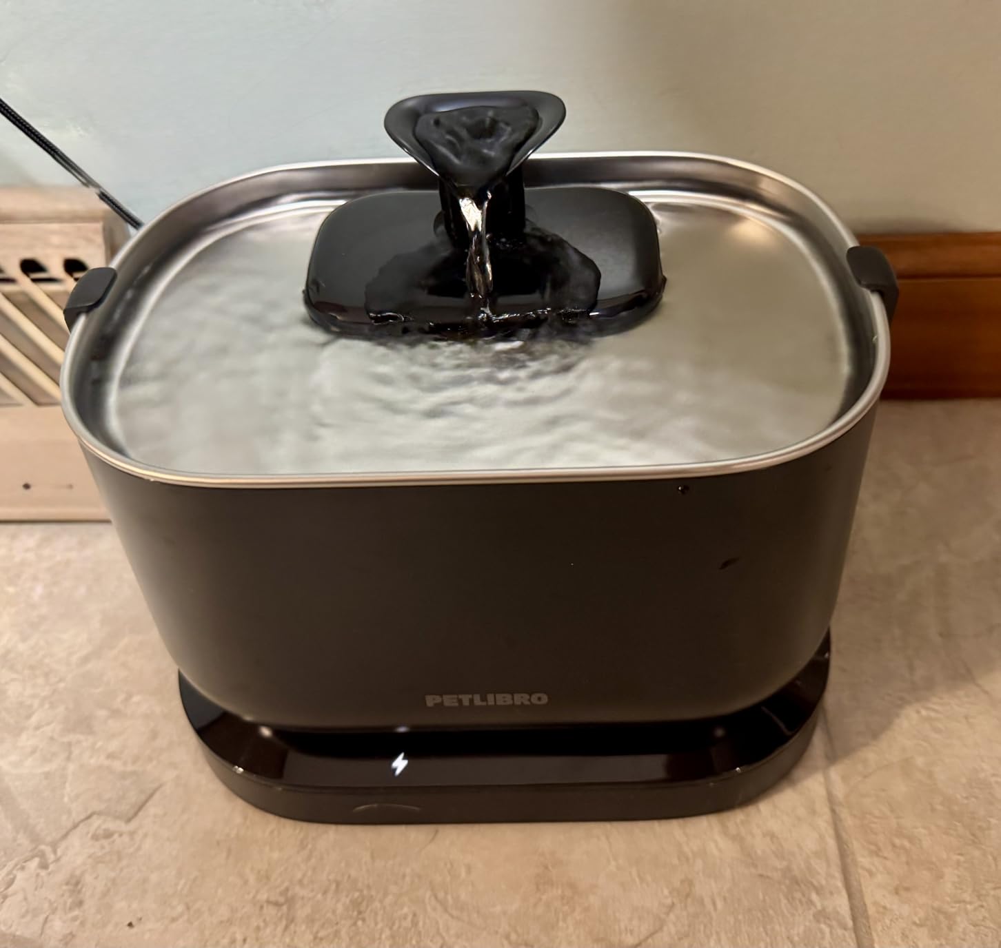 PETLIBRO Cat Water Fountain, Cordless Pet Water Fountain Battery Operated, 2.5L/84oz Dockstream Water Fountains for Cats Indoor, Cat Fountain with Stainless Steel Tray customer photo 2