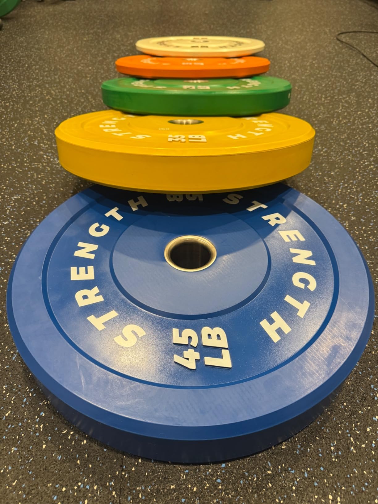 Rendpas 2-Inch Olympic Bumper Plates, 100% Virgin Rubber Low Bounce Barbell Weight for Home Gym Strength Training, 10lb-45lb Black with Color-Coded customer photo 2