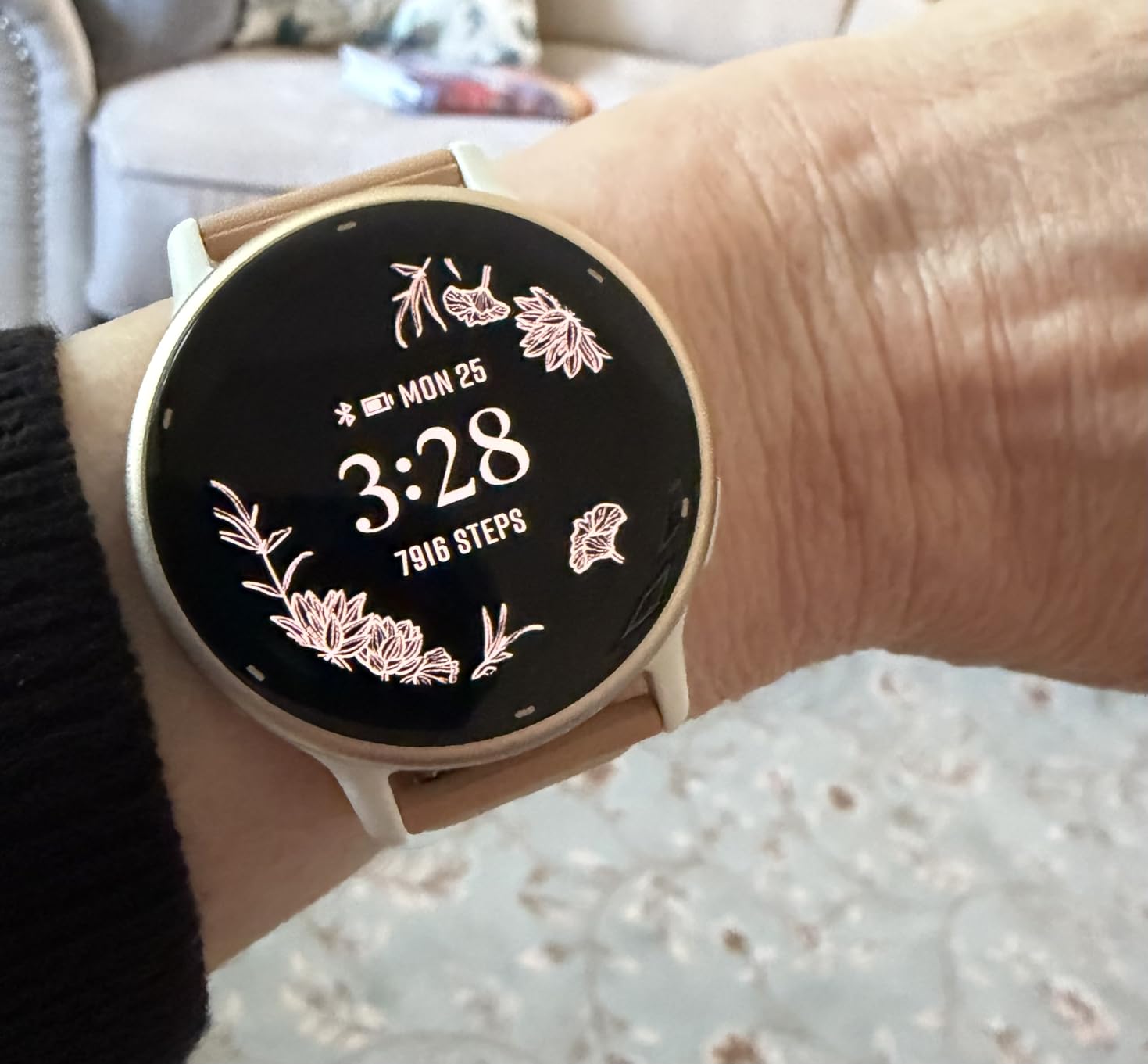 Garmin vívoactive 5, Health and Fitness GPS Smartwatch, AMOLED Display, Up to 11 Days of Battery, Orchid customer photo 2