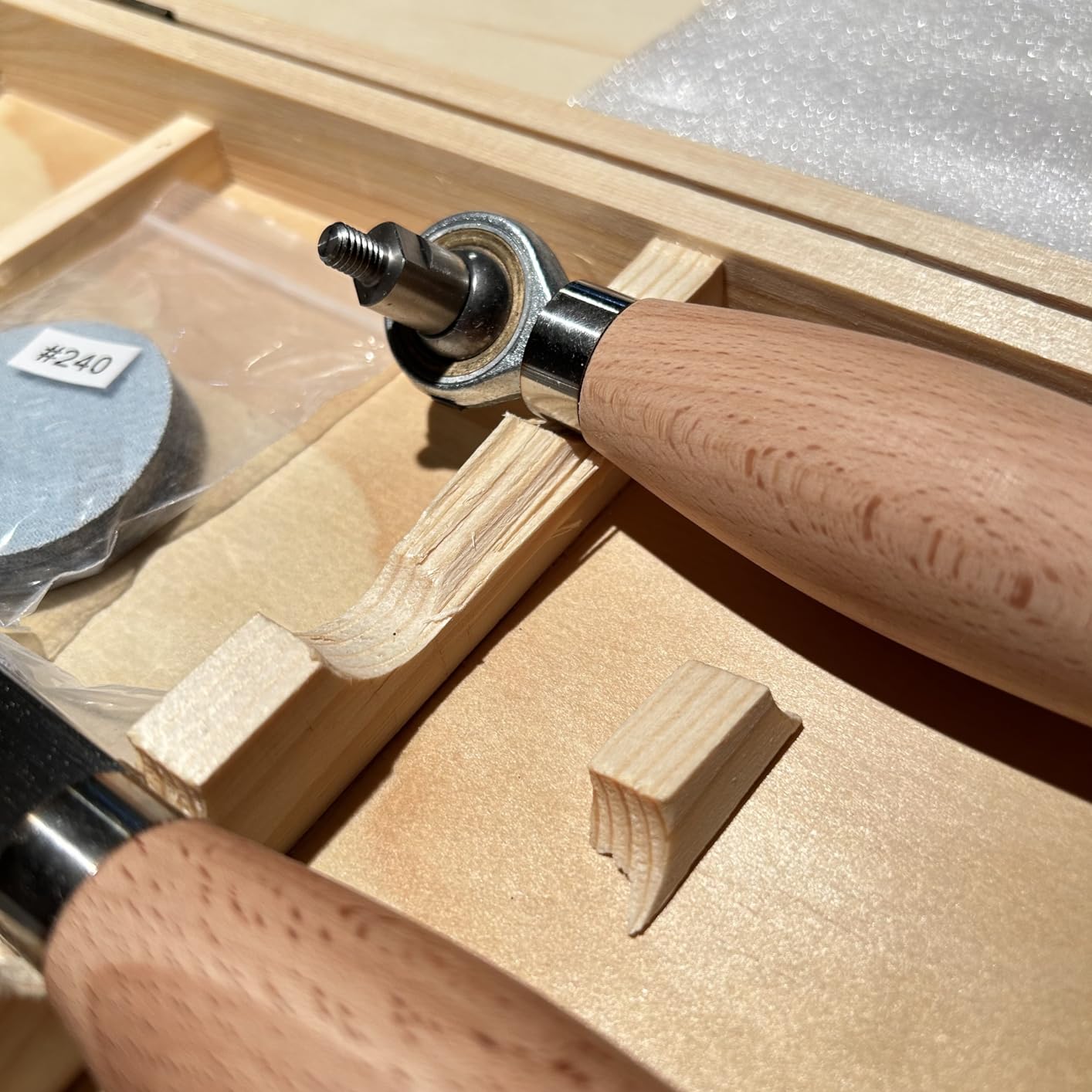 Carbide Tipped Wood Lathe Turning Tools Set with Non-Slip Rubber Handles, Includes 4 Lathe Chisels, 1 HSS Roughing Gouge & 1 Bowl Sander Kit for Woodturning (6pcs) customer photo 1