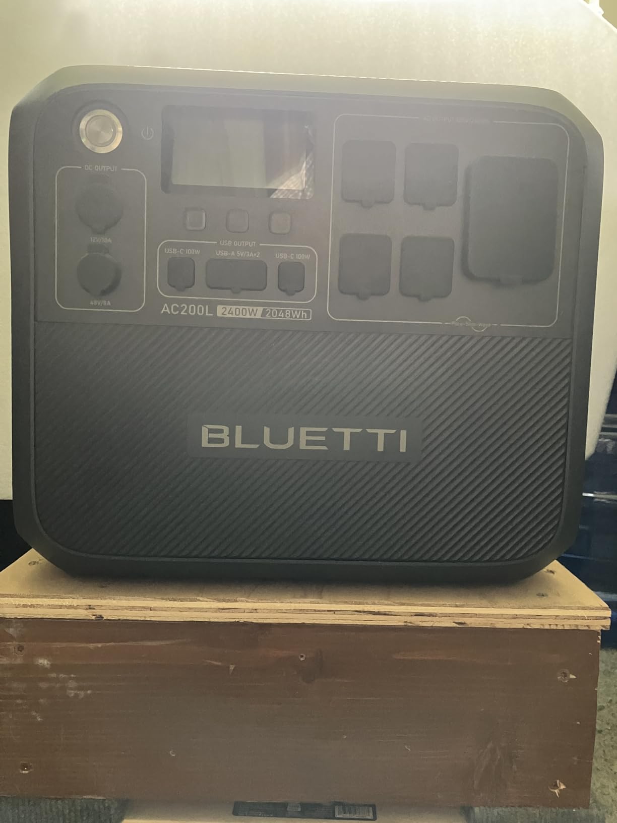 BLUETTI AC200L Portable Power Station, 2048Wh LiFePO4 Battery Backup, 2400W AC Outlets, 30A RV Output customer photo 1