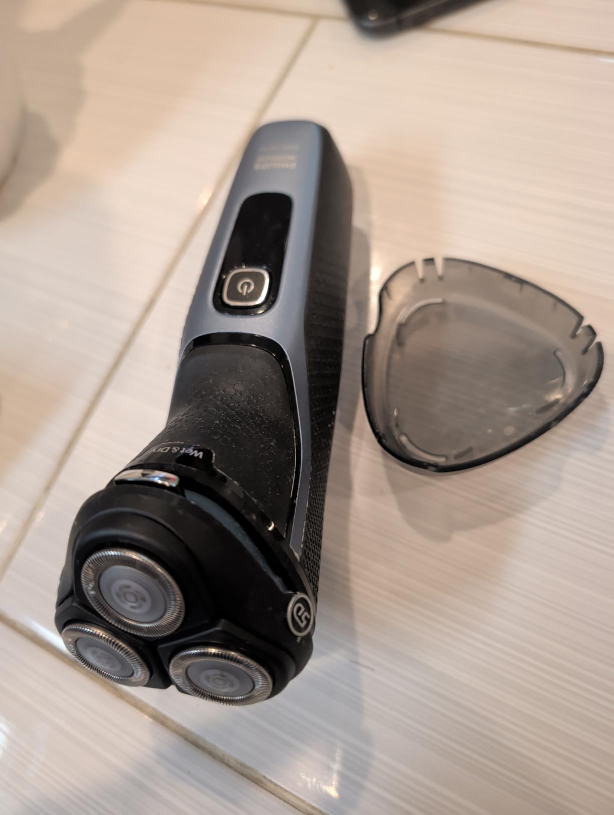 Philips Norelco Shaver 3600 Series, Wet and Dry Electric Shaver, P-Cap, Travel Pouch, Storm Blue, Model S3243/91 customer photo 2