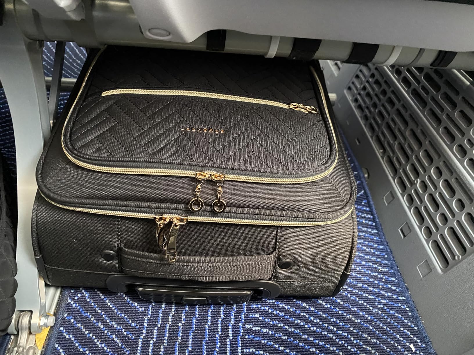 BAGSMART Underseat Carry On luggage Airline approved, 16-inch Softside Underseater Travel Suitcase with Spinner Wheels Lightweight Overnight Bag Small Rolling Carry-on for Women Men Weekender, Black customer photo 2