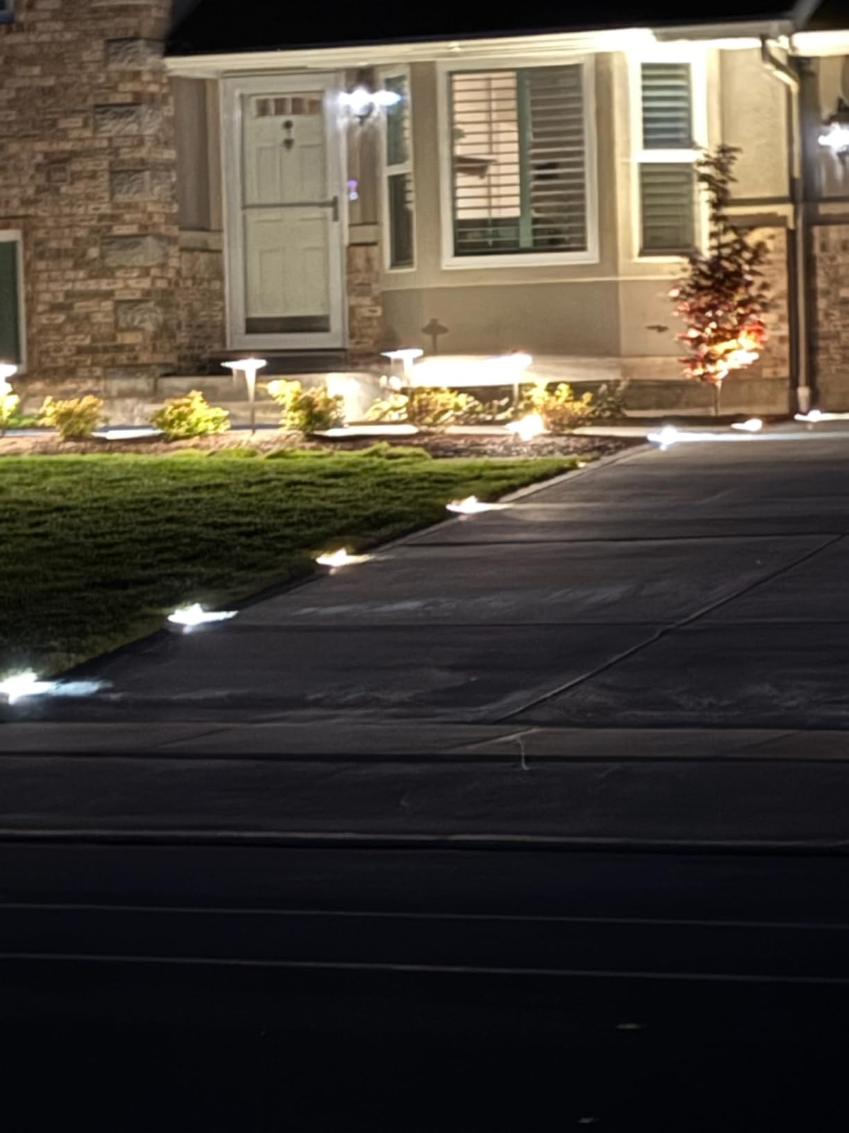 Gardencoin Solid Brass Low Voltage Pathway Lights (6.7'' Shade, 21.9'' Tall), 12V AC/DC Heavy Duty LED Landscape Path Lights Outdoor Wired, Antique Bronze Walkway Lights with Larger Stake, 4-Pack customer photo 1