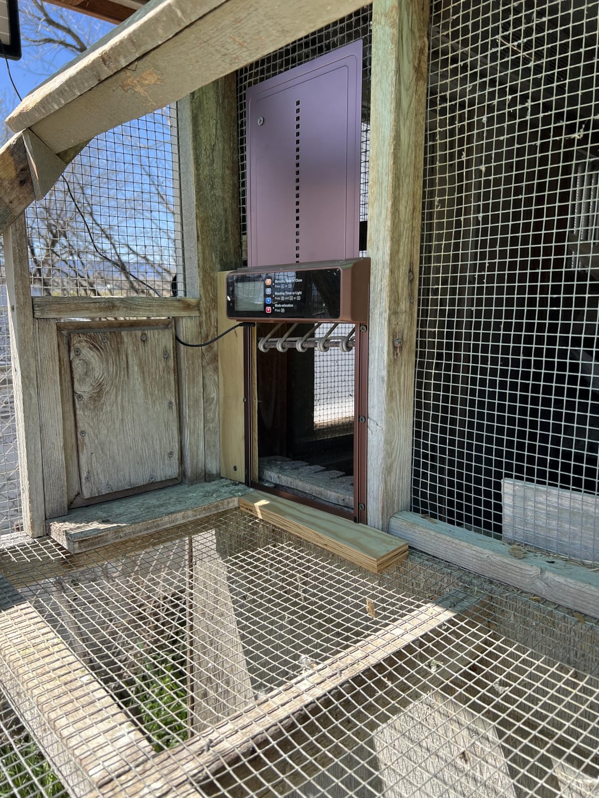 Automatic Chicken Coop Door Solar Powered, LCD Display Automatic Chicken Door with Timer & Light Sensor Mix 4Modes, Aluminum Alloy Chicken Door, Range 20M Remote Control Solar Chicken Coop Door customer photo 2
