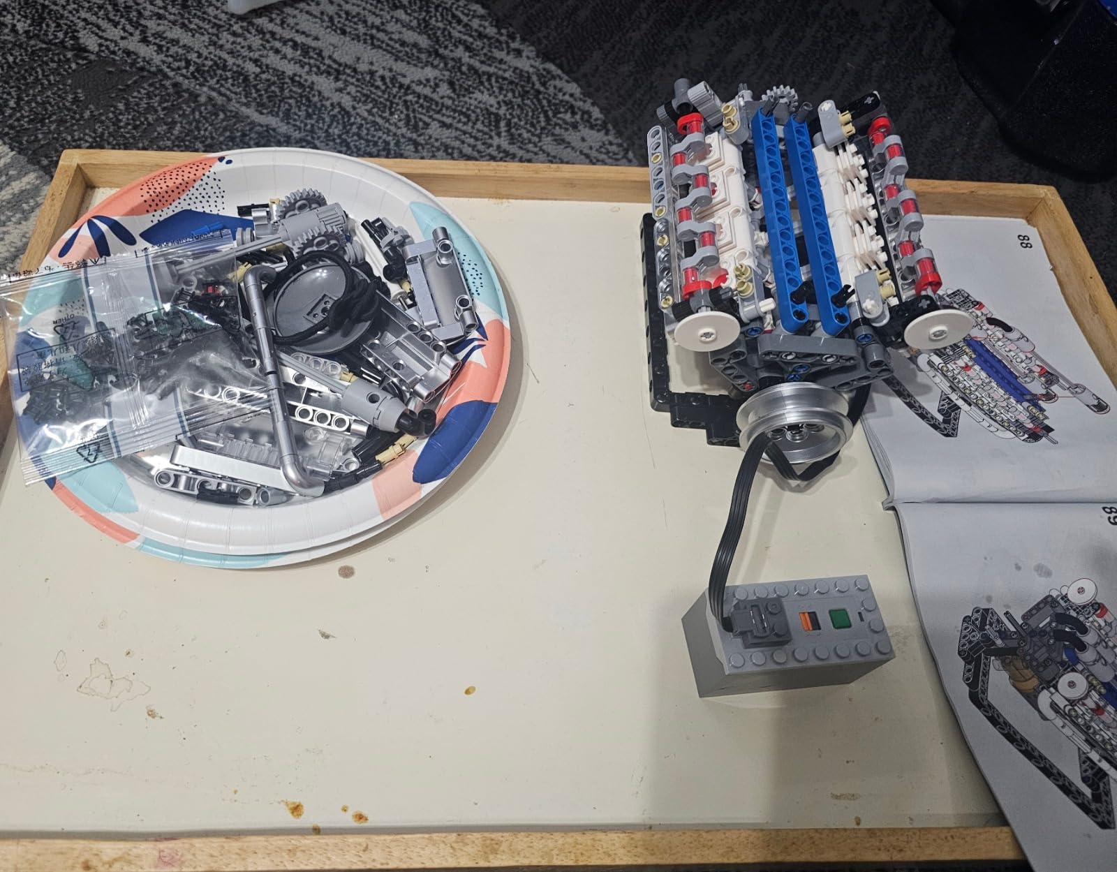Mould King V8 Engine Building Blocks Sets, MOC Scale Model Kit with Battery and Motor, Collectible Set for Adults customer photo 1
