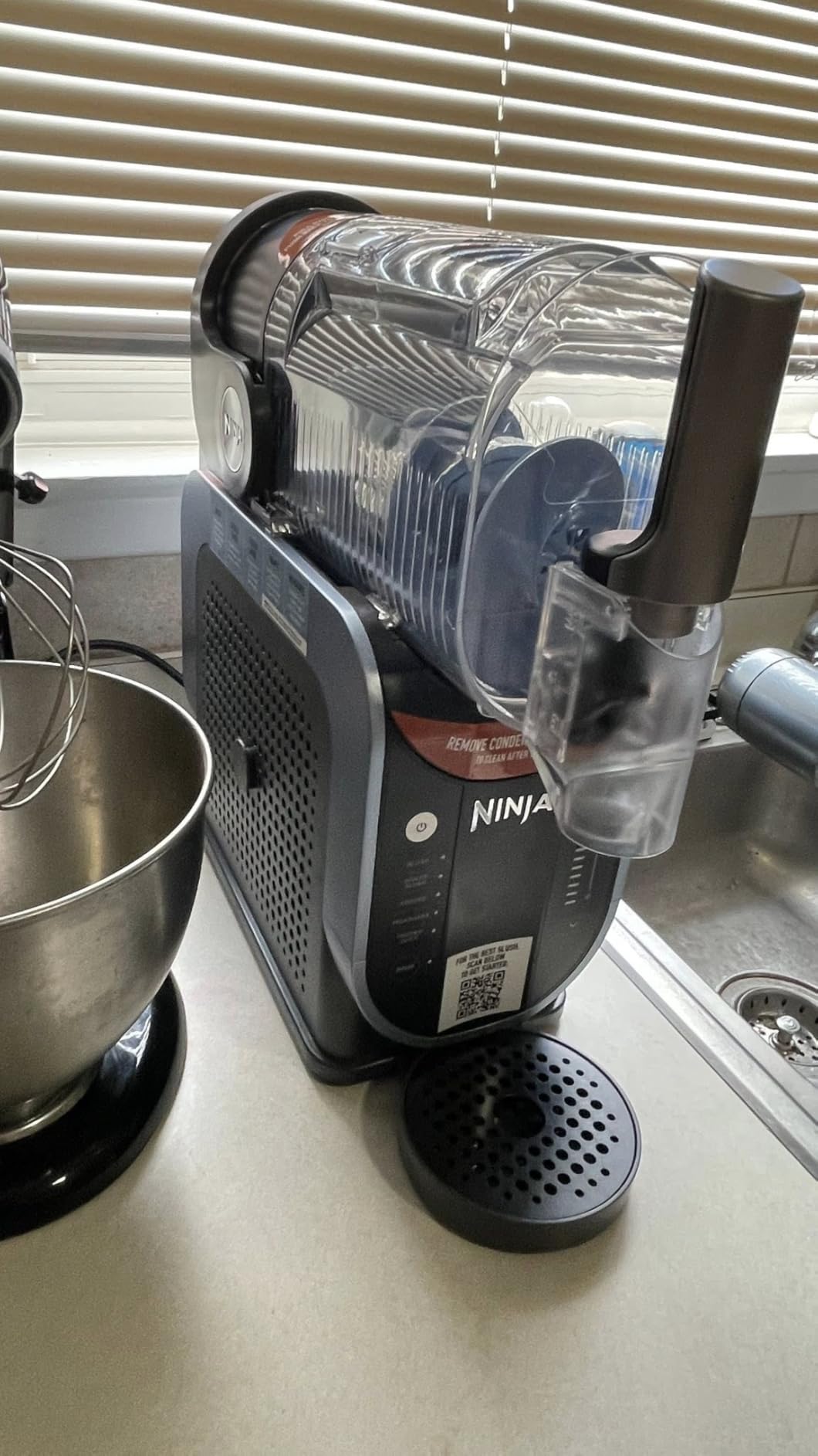 Ninja SLUSHi Frozen Drink & Slushie Machine with RapidChill Technology | 88 oz. Easy Fill Vessel | 5 Preset Programs | Make Margaritas, Frappes, & More | With Dishwasher Safe Parts | Black | FS301 customer photo 1