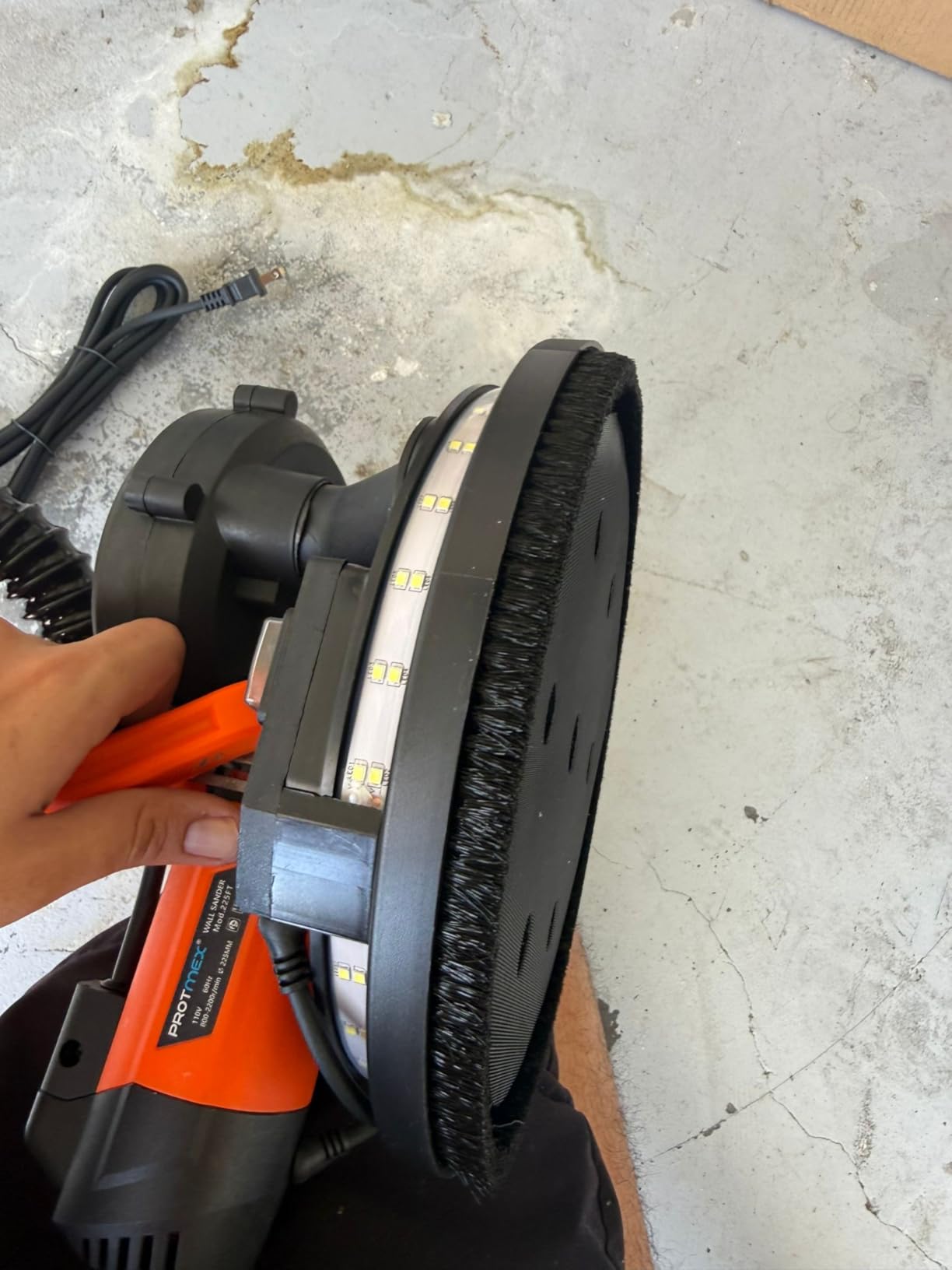 Drywall Sander, 1000W Popcorn Ceiling Removal Tool, Automatic Drywall Sander with Vacuum Dust Collection, LED Light, 6 Variable Speed 800-2200RPM, Foldable & Extendable Handle, 15Pcs Sanding Discs customer photo 2