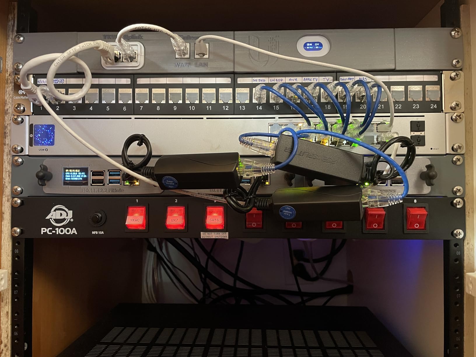 Cable Matters 1U 19-Inch 24-Port 10Gbps Cat6A Ethernet Patch Panel with Inline Keystone and Cable Management Bar, Rackmount or Wall Mount RJ45 Patch Panel customer photo 2