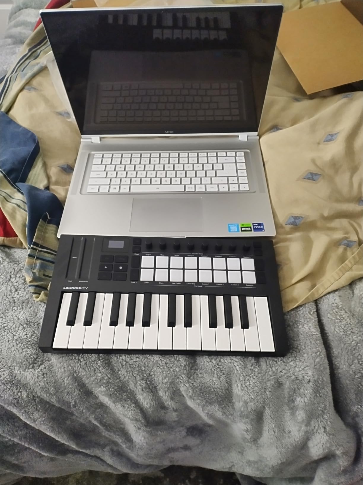 Novation Launchkey 49 MK4 - 49 Key Semi-Weighted USB MIDI Keyboard Controller with DAW Integration, Chord & Scale Modes, 8 Drum Pads, & Arpeggiator customer photo 1