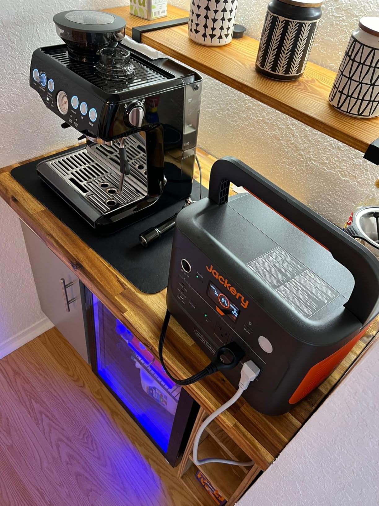 Jackery Explorer 1000 v2 Portable Power Station, 1070Wh LiFePO4 Battery, 1500W AC/100W USB-C Output, 1 Hr Fast Charge, Solar Generator for Camping, Emergency, RV, Off-Grid Living (Solar Panel Optional) customer photo 2