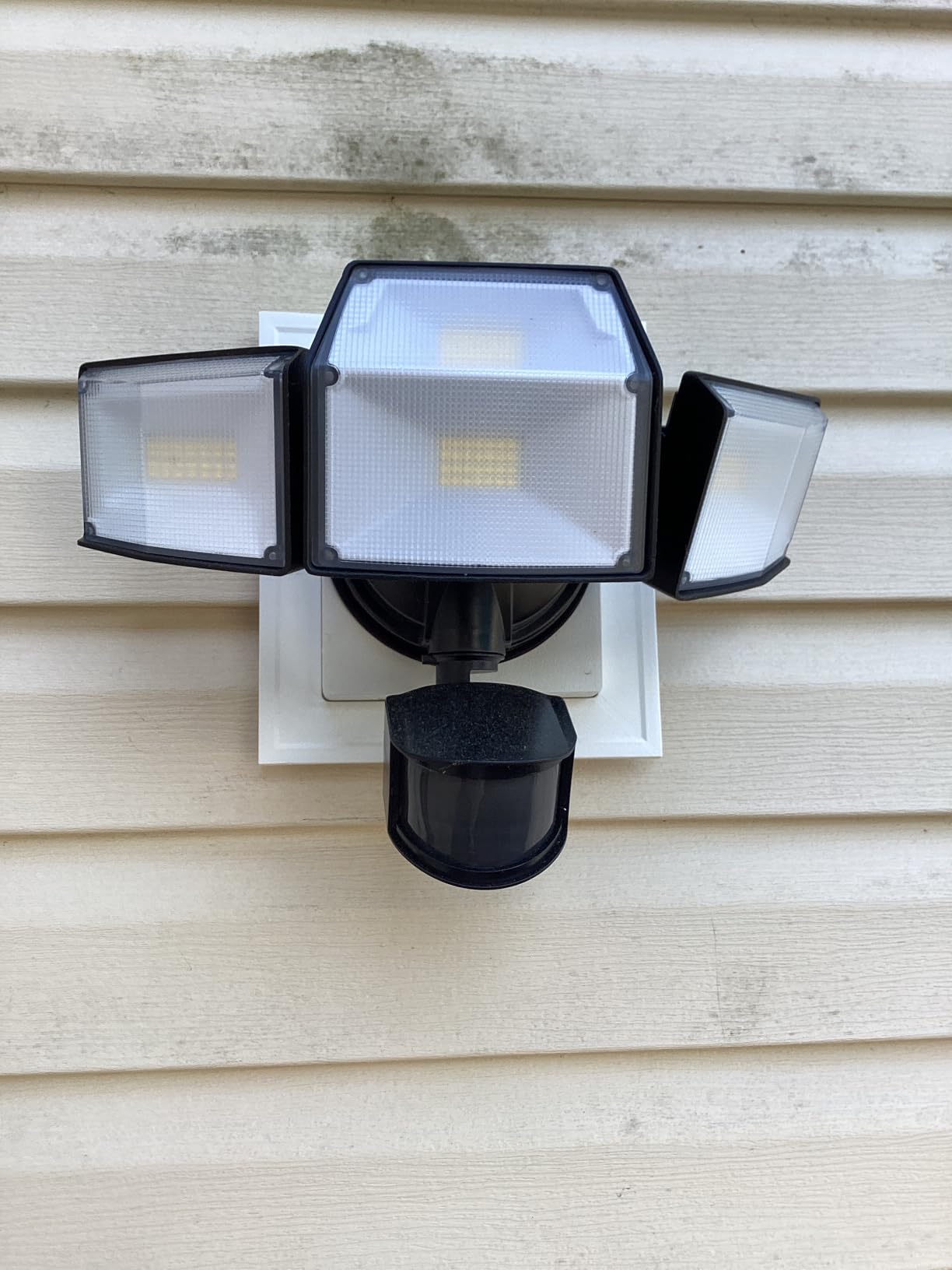 LUTEC 80W 9000LM LED Security Light Hardwire Motion Sensor Outdoor Lights, 4 Head LED Flood Lights Outdoor 5000K Daylight, IP65 Waterproof, Motion Detected Lights for Outside, Garage, Yard (Black) customer photo 1