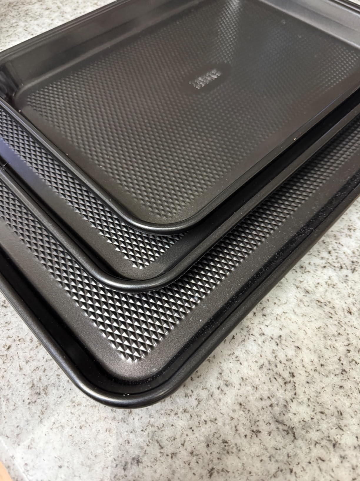Baker's Secret Baking Sheet Pan Set, 3x Cookie Sheets for Oven, Diamond Texture Premium Air Flow Circulation, Set of 3 Baking Trays, Extra Thick 0.6mm with Diamond Base PFOA, PFOS, PTFE and PFAS free customer photo 1