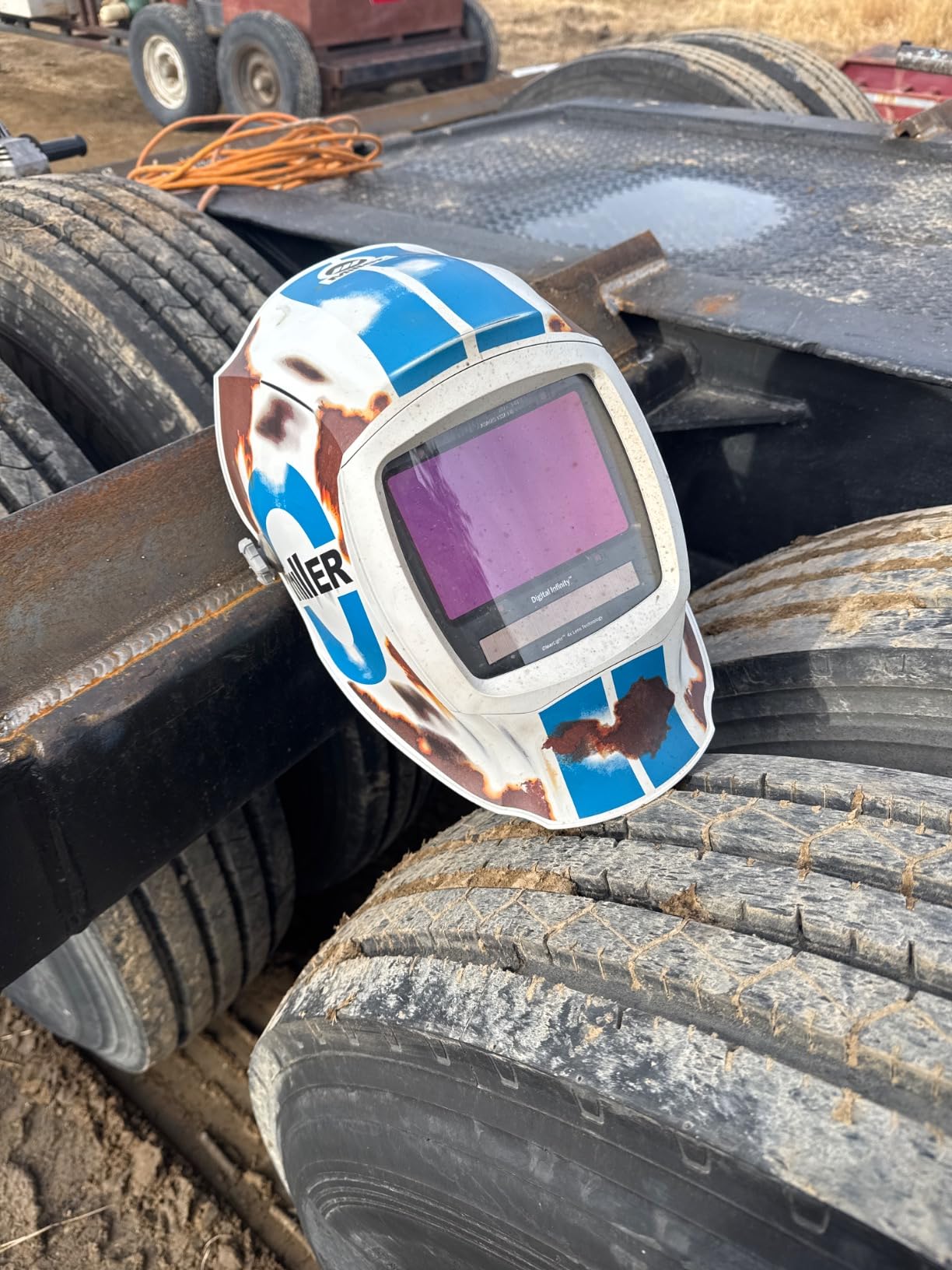 Miller Digital Infinity, ClearLight 4X - Auto Darkening Welding Helmet for Men with Light State and 4 Arc Sensors - Lightweight Welding Hood customer photo 1