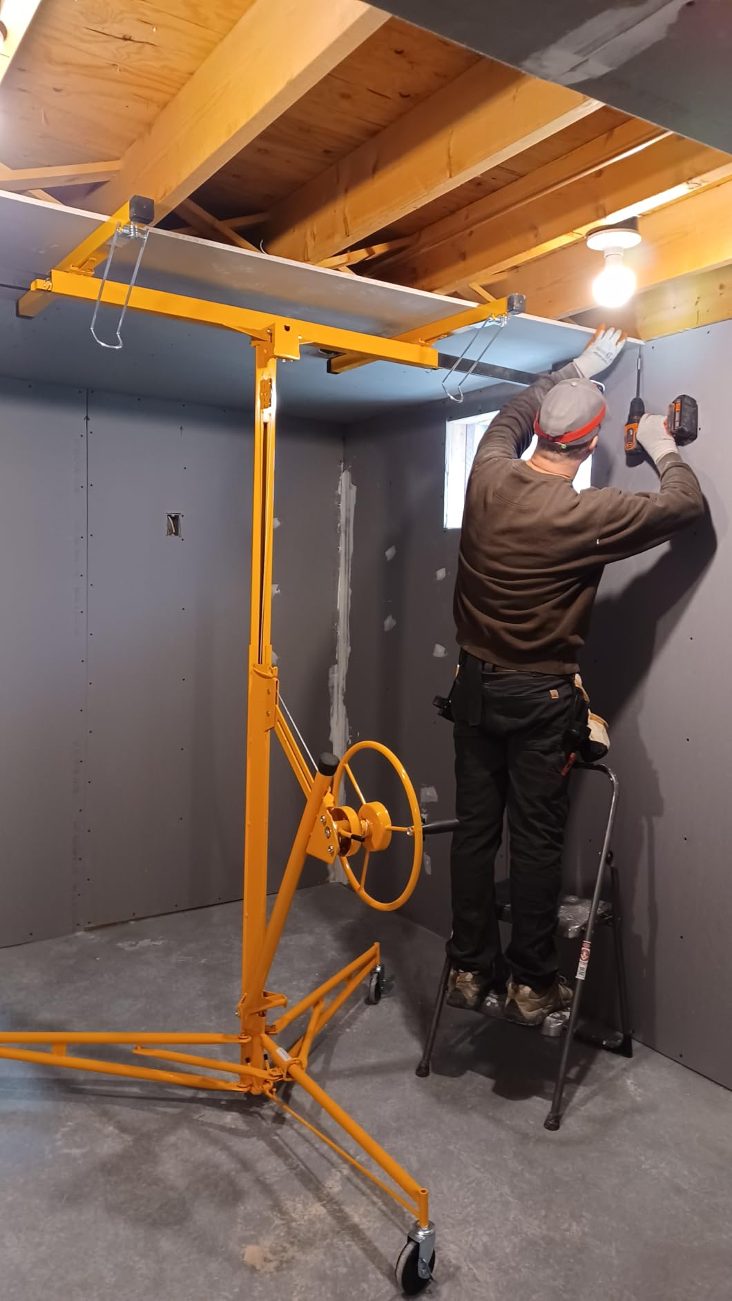 Rovibek Drywall Lift 11 ft Sheetrock Lift Drywall Hoist for Ceiling 360° Adjustable Drywall Lifter Foldable Sheetrock Jack 150lbs Heavy Duty for Home Improvement (Red) customer photo 2