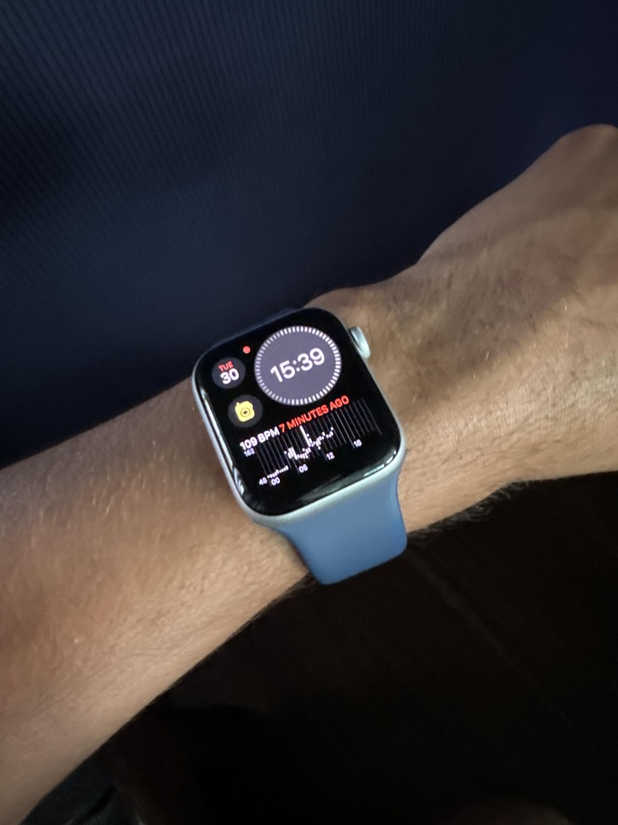 Apple Watch SE (2nd Gen) [GPS 40mm] Smartwatch with Starlight Aluminum Case with Starlight Sport Band S/M. Fitness and Sleep Trackers, Crash Detection, Heart Rate Monitor, Retina Display customer photo 1