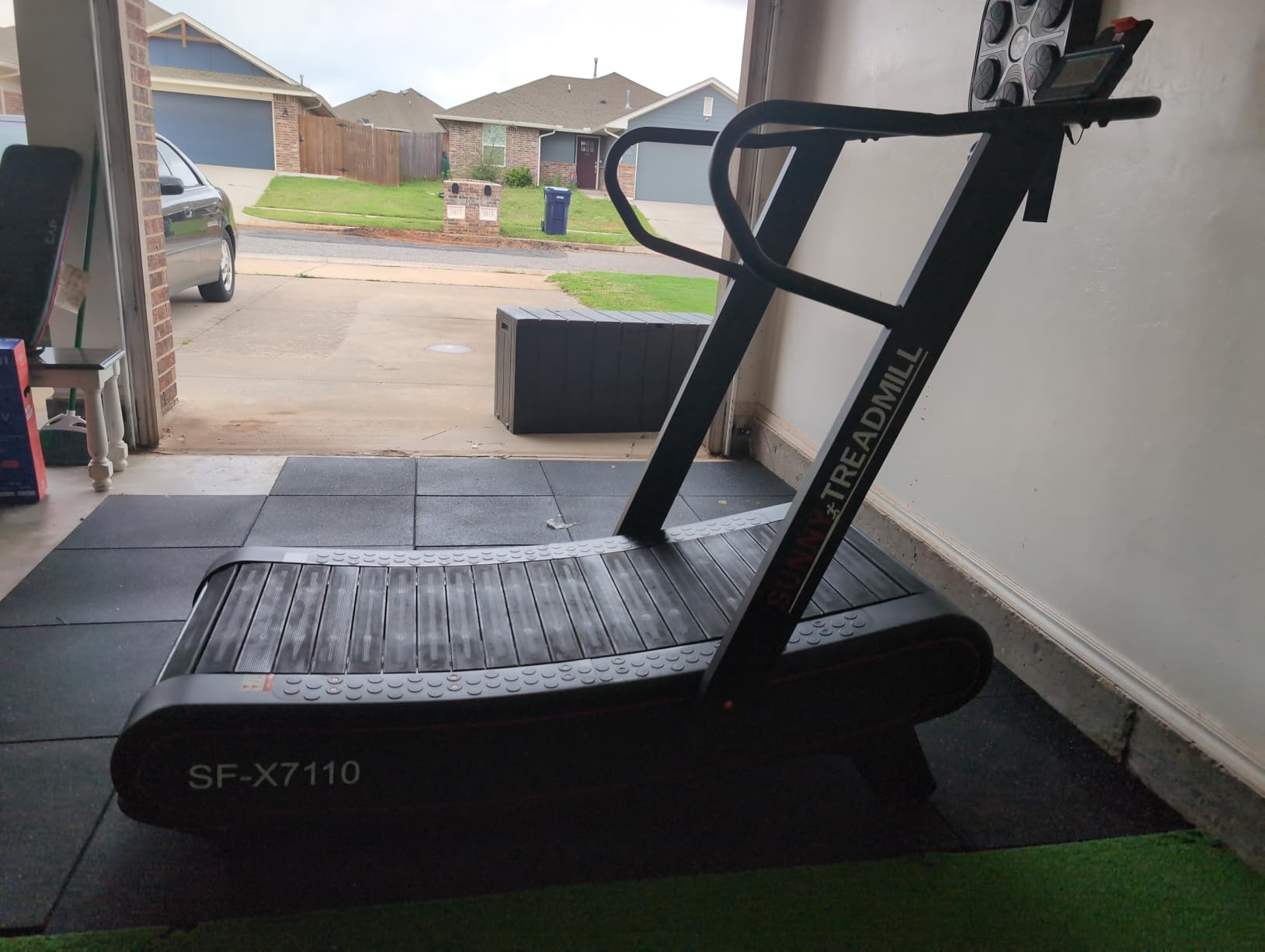 Sunny Health & Fitness Smart Curved Manual Treadmill, Non-Motorized Self-Powered Running Machine, Heavy-Duty Commercial-Grade Endurance Training with 8-Level Magnetic Assistance, Adjustable Handlebar customer photo 1