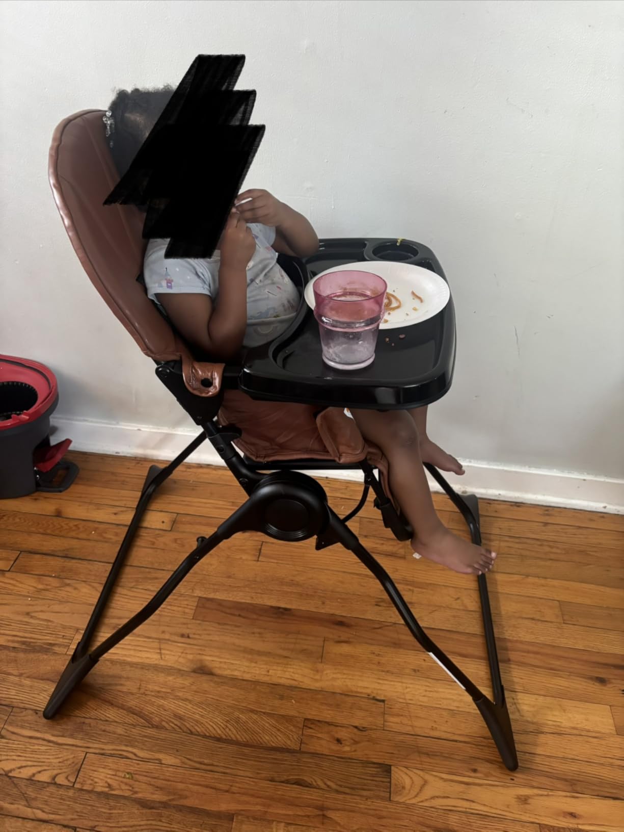 Dream On Me Snack and Stow Highchair, Adjustable Feeding Chair with Removable Tray, Lightweight, Foldable Design, Easy to Clean customer photo 1