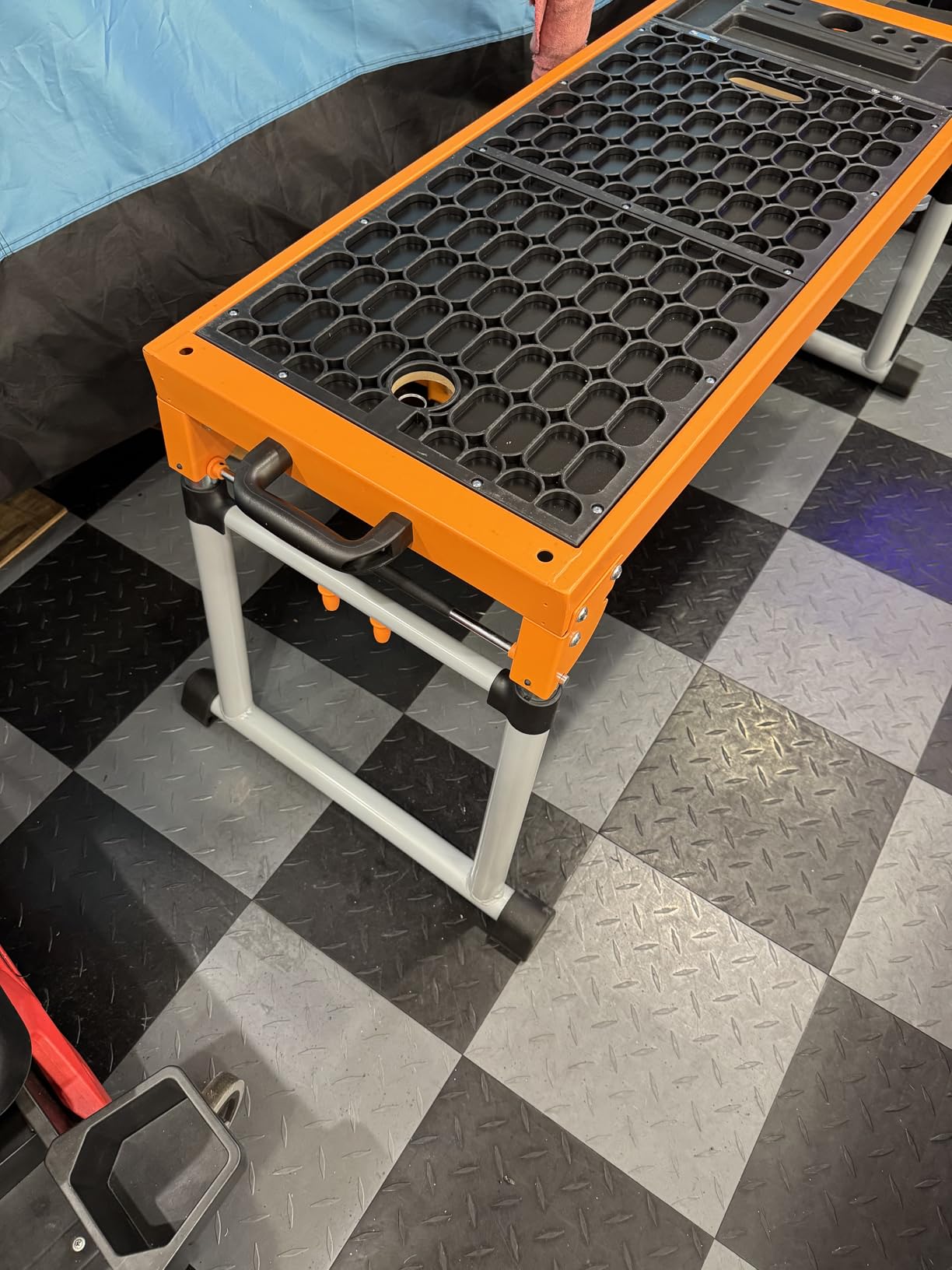 Disston OmniTable Max Heavy Duty Portable Workbench Worktable Scaffold Creeper Dolly with Easy-to-use Adjustable Legs. Table Holds up to 440Lbs customer photo 1