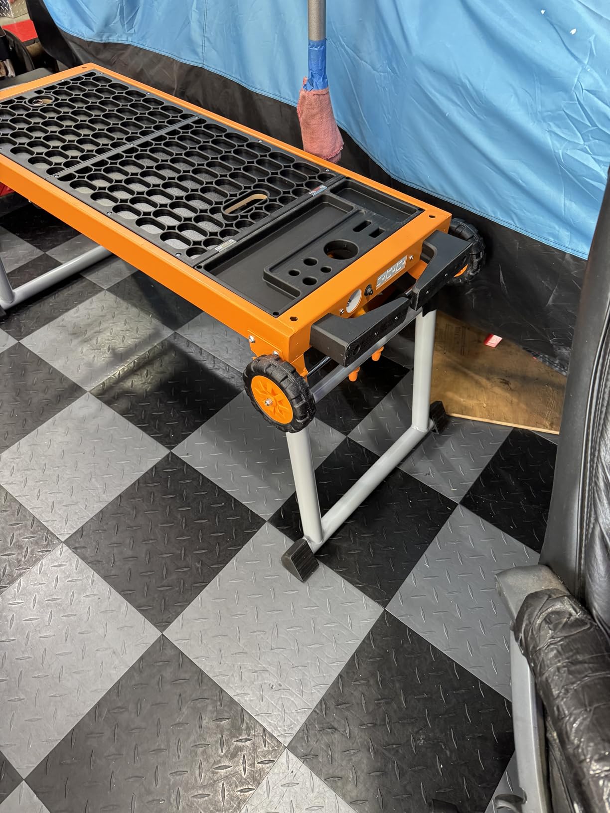 Disston OmniTable Max Heavy Duty Portable Workbench Worktable Scaffold Creeper Dolly with Easy-to-use Adjustable Legs. Table Holds up to 440Lbs customer photo 2