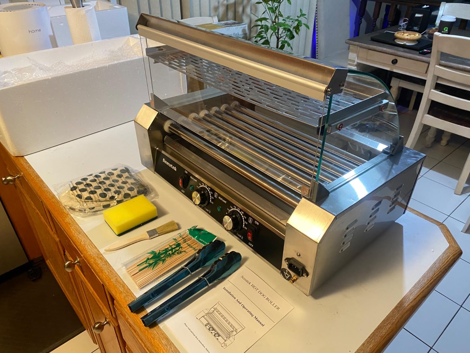 Seeutek Hot Dog Roller 5 Rollers 18 Hot Dogs Capacity 1100W Stainless Hot Dog Toaster, Hot Dog Machine W/Dual Temperature Control Glass Hood Acrylic Cover Warmer Shelf Removable Oil Drip Tray customer photo 1