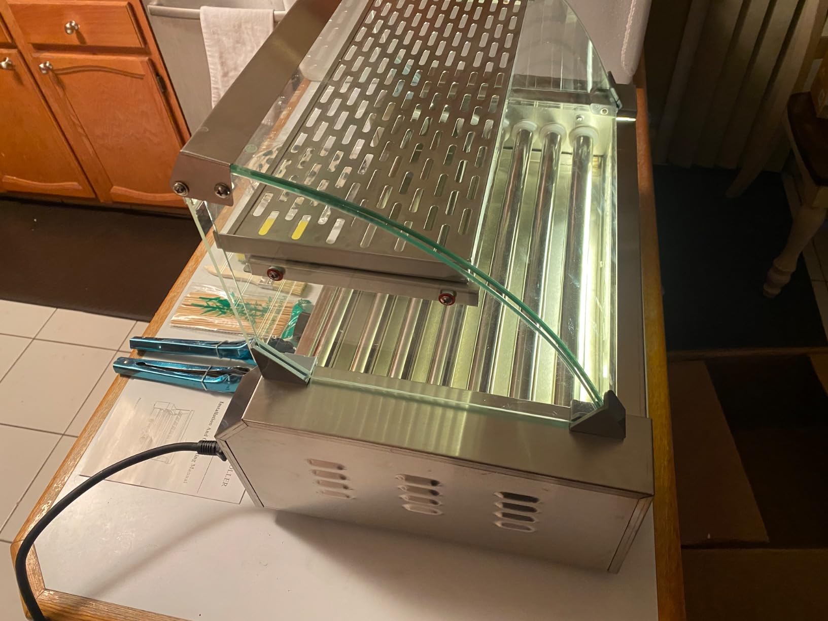 Seeutek Hot Dog Roller 5 Rollers 18 Hot Dogs Capacity 1100W Stainless Hot Dog Toaster, Hot Dog Machine W/Dual Temperature Control Glass Hood Acrylic Cover Warmer Shelf Removable Oil Drip Tray customer photo 2