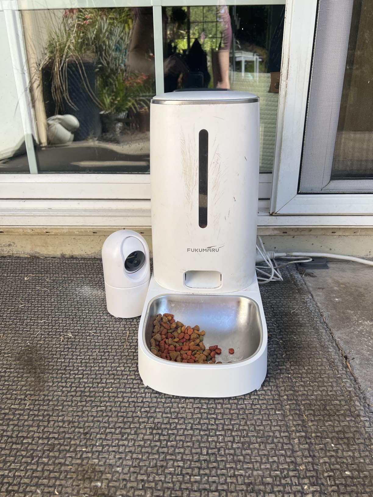 FUKUMARU Automatic Cat Feeder with Rotating Camera,1080P HD Video with Night Vision, 5G WiFi APP Control Pet Feeder, 2-Way Audio, Low Food, Motion & Sound Alerts customer photo 1