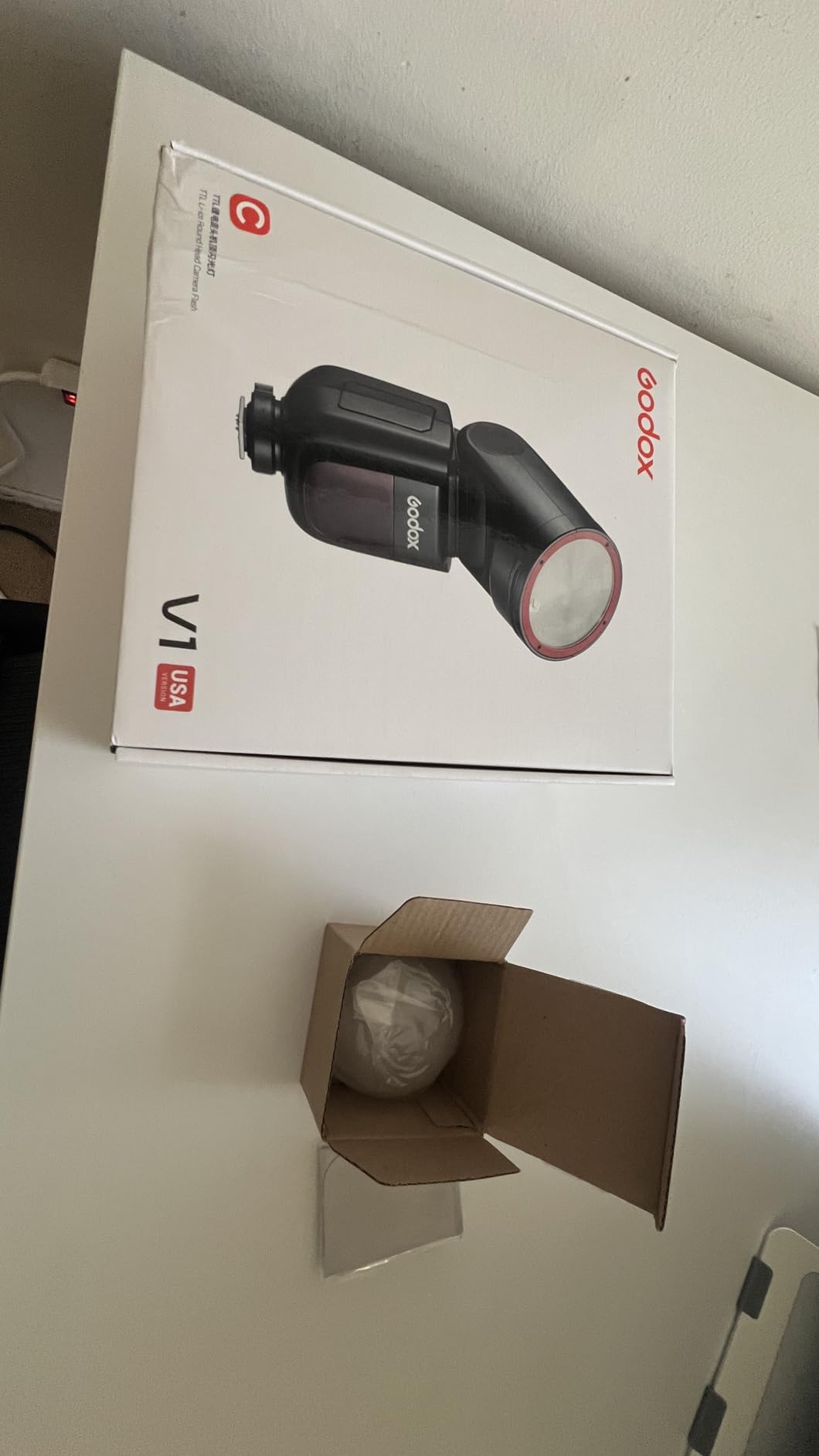 Godox V1 V1-C Flash for Canon Speedlite, 76Ws 2.4G TTL 1/8000 HSS Camera Flash, 480 Full Power Shots, 2600mAh Li-ion Battery, LED Modeling Lamp (USA Version) customer photo 1