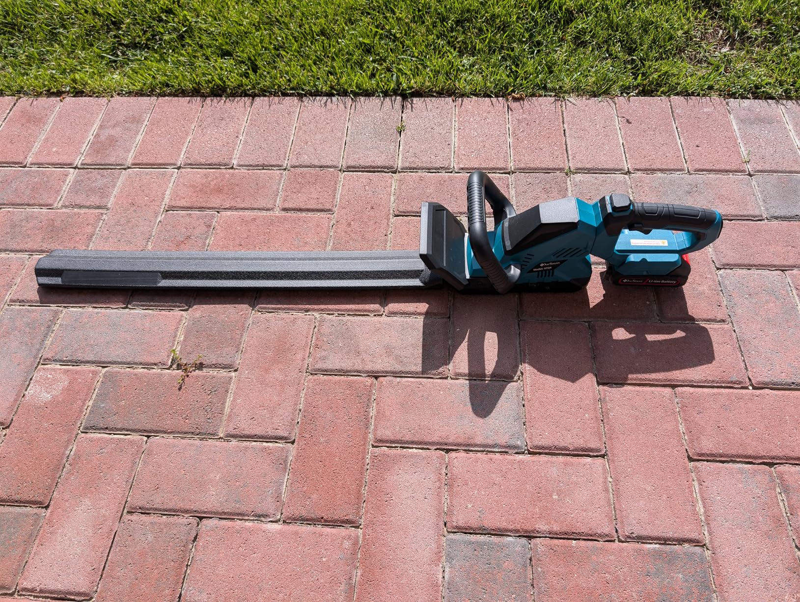 Hedge Trimmers Cordless with Battery, 3000RPM Brushless Electric Bush Clipper with 2 Pack Rechargeable Batteries, 20'' 180° Rotatable Head, 2/3'' Blade Gap, Gardening Gifts for Men Dad Father customer photo 1
