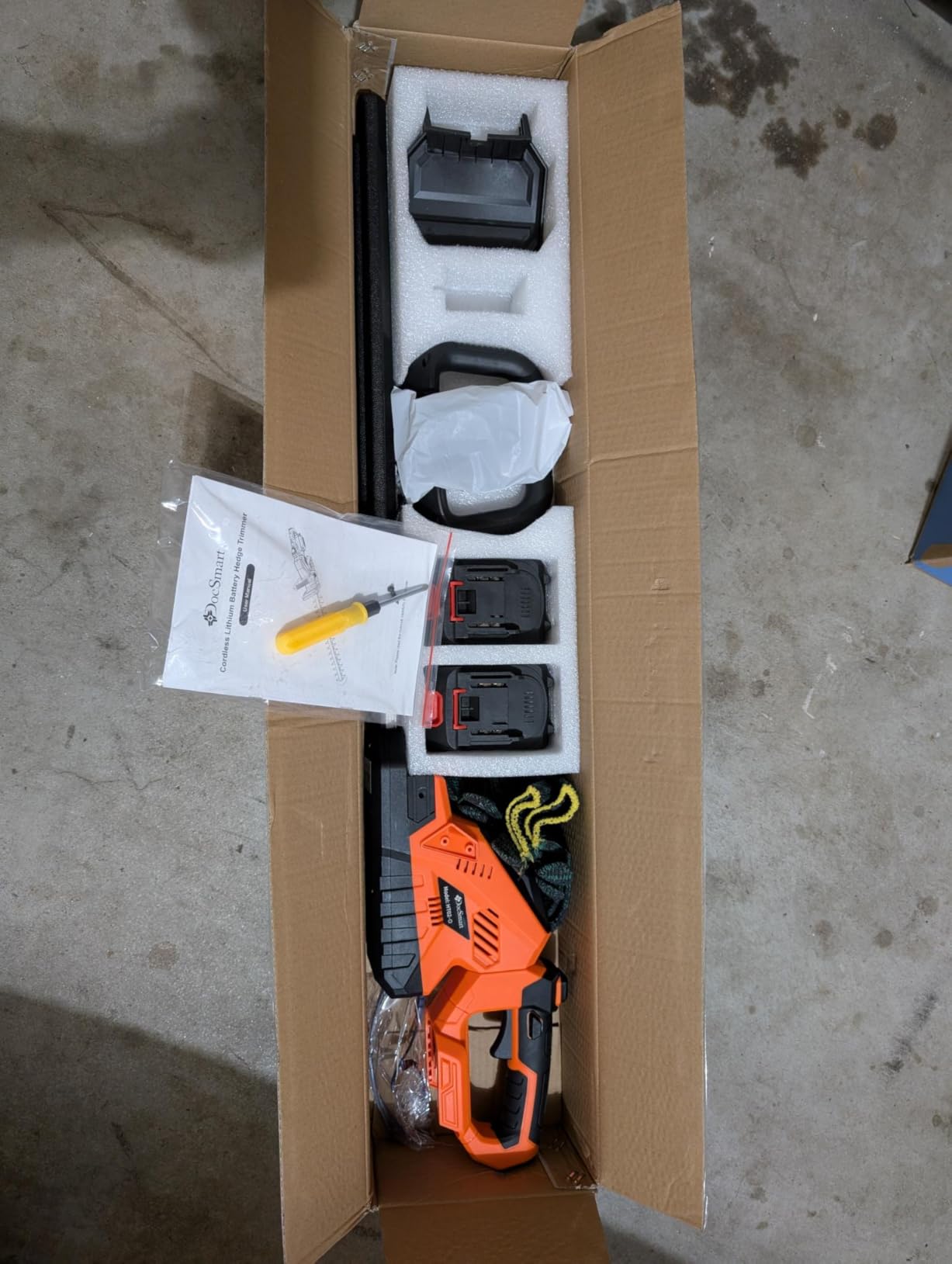 Hedge Trimmers Cordless with Battery, 3000RPM Brushless Electric Bush Clipper with 2 Pack Rechargeable Batteries, 20'' 180° Rotatable Head, 2/3'' Blade Gap, Gardening Gifts for Men Dad Father customer photo 2