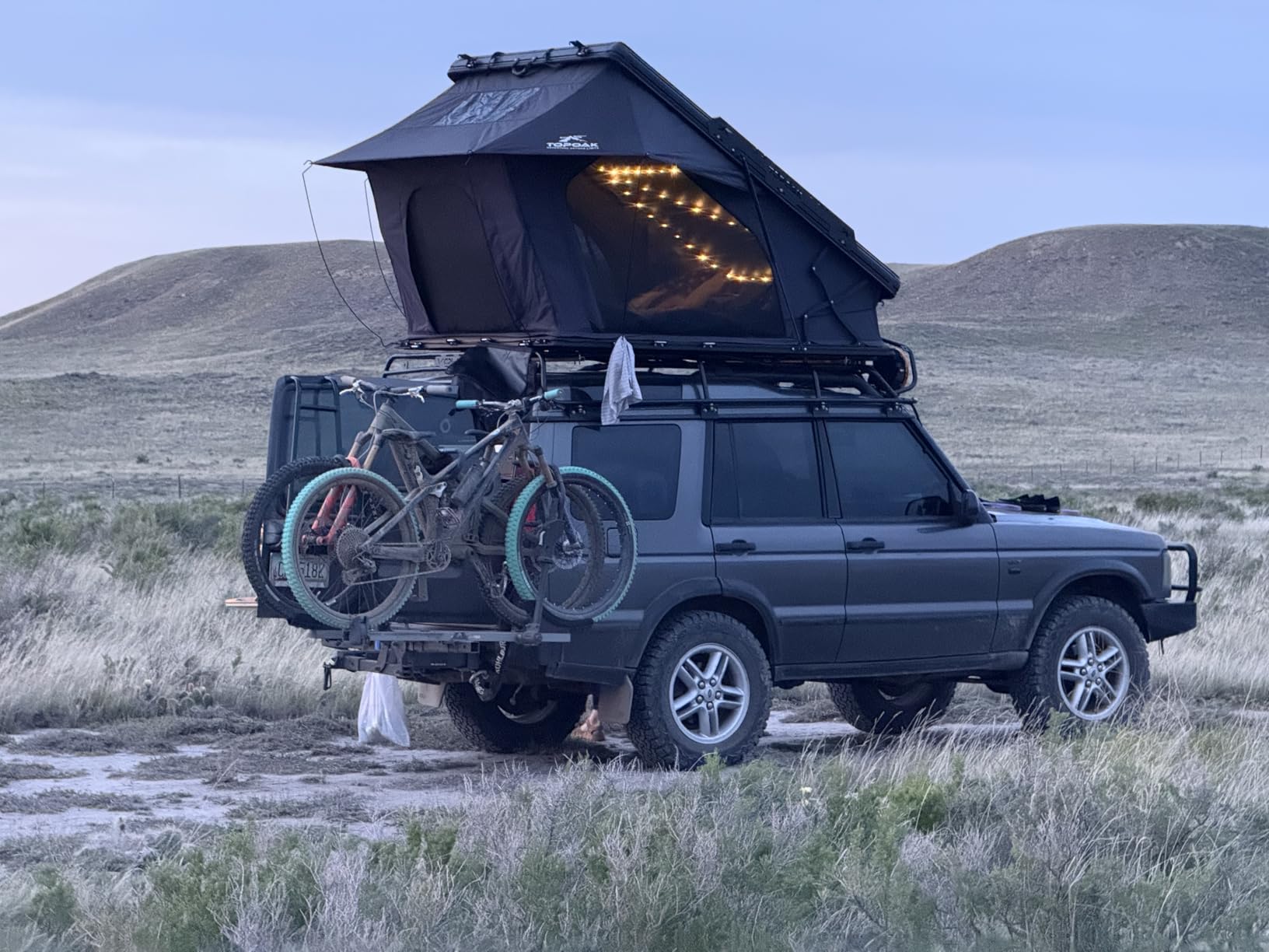Rooftop Tent Hard Shell, Car SUV Waterproof, Aluminium Alloy RTT Easy Setup, Car Truck Bed Tent for Camping, Car Roof Top Tent Black - Topoak Nebula XL customer photo 1