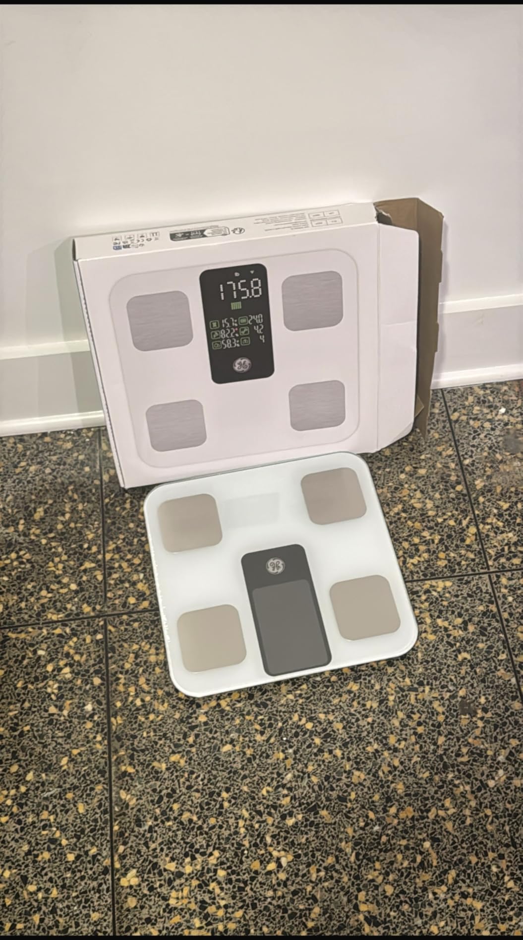 GE Scale for Body Weight, Body Fat, BMI, Muscle Mass, Smart Bathroom Scales with 14 Body Composition Metrics with Large Display, Accurate Bluetooth Weighing Machine with Fitness App, 400 lbs, Black customer photo 1