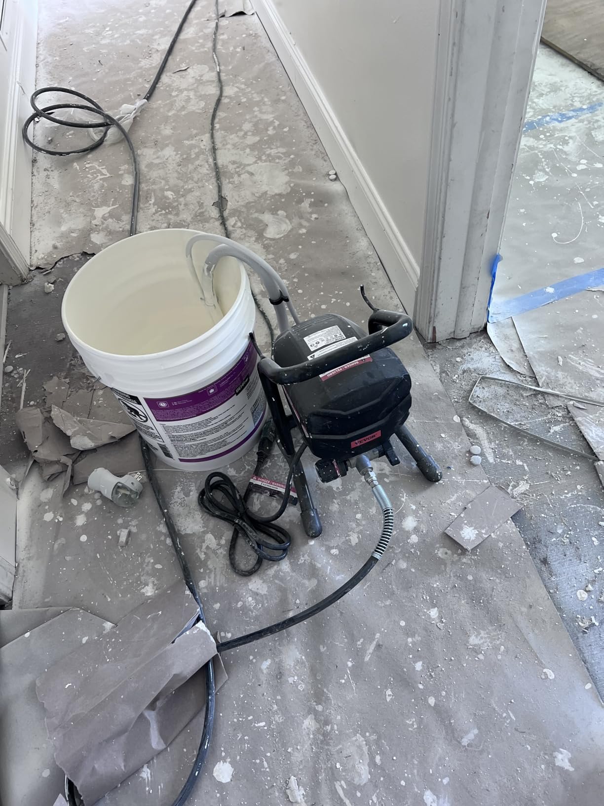 VEVOR Stand Airless Paint Sprayer, 650W High Efficiency Airless Sprayer, 3000PSI Electric Paint Sprayer Machine for Interior and Exterior customer photo 1