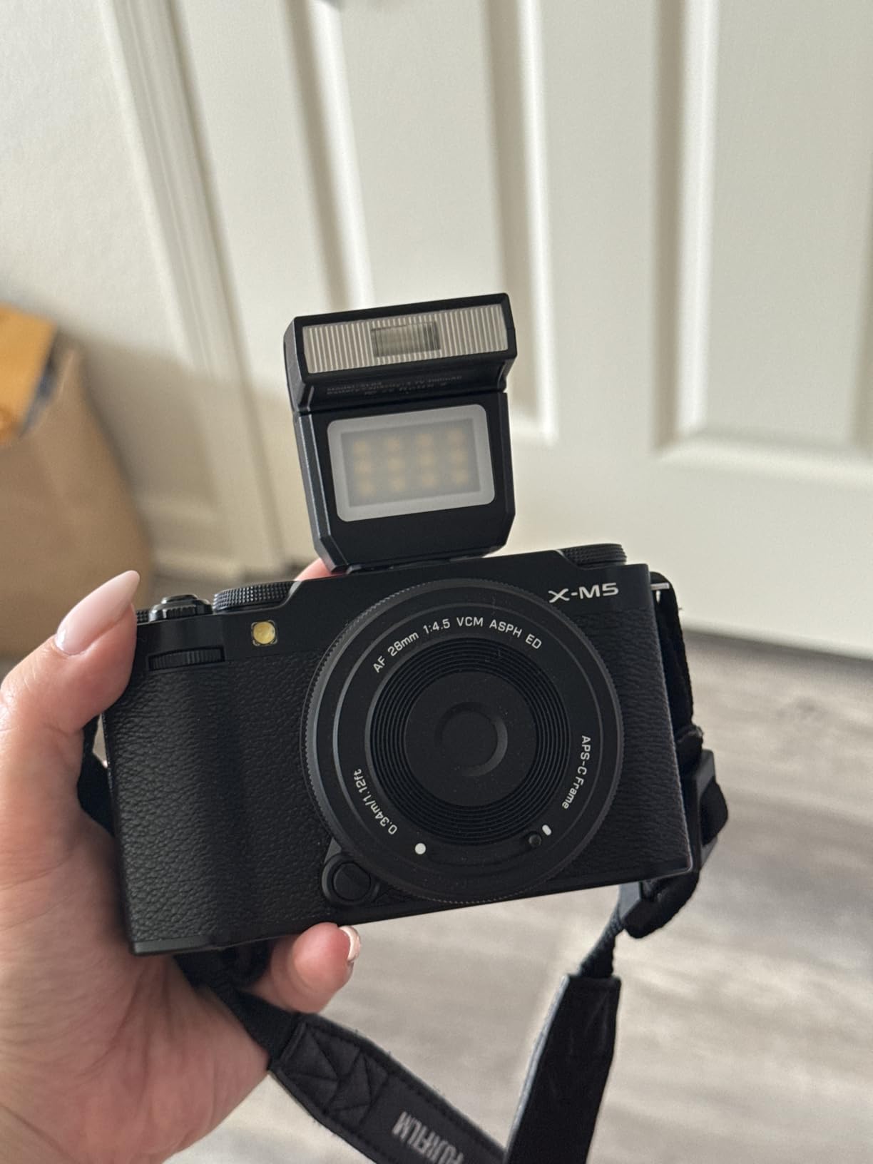 ULANZI SL03 Camera Mini Flash Speedlite with Video Light for Beginners, GN8 6500K Flash Compatible with Sony/Canon/Fuji/Nikon DSLR, Universal Single Contact Hot Shoe Mount customer photo 1