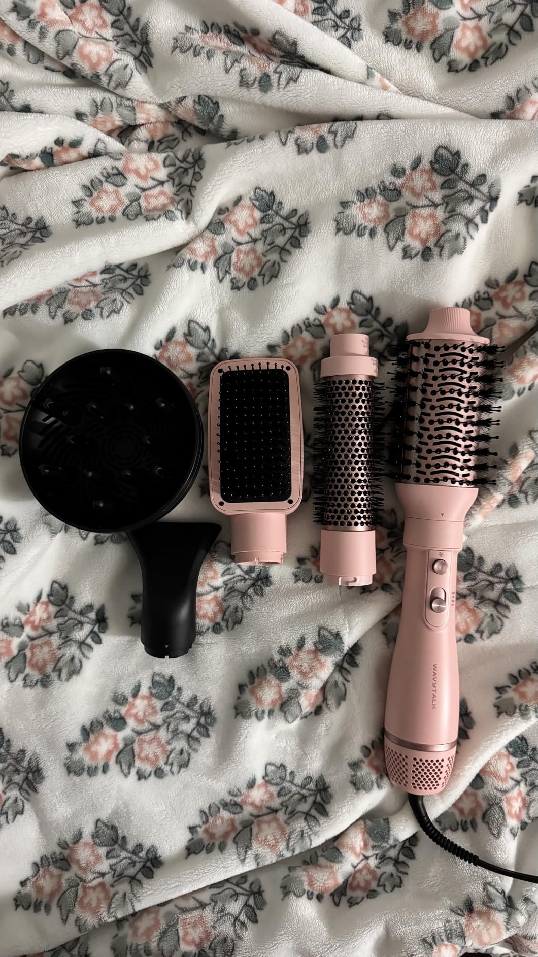 Wavytalk Hair Dryer Brush Set, Air Sculpt 4-in-1 Hot Air Brush Set | Blowout Brush Styler for Salon Blowouts, Volumizing, and Straightening, Sleek Frizz-Free for Every Hair Type, Black customer photo 1