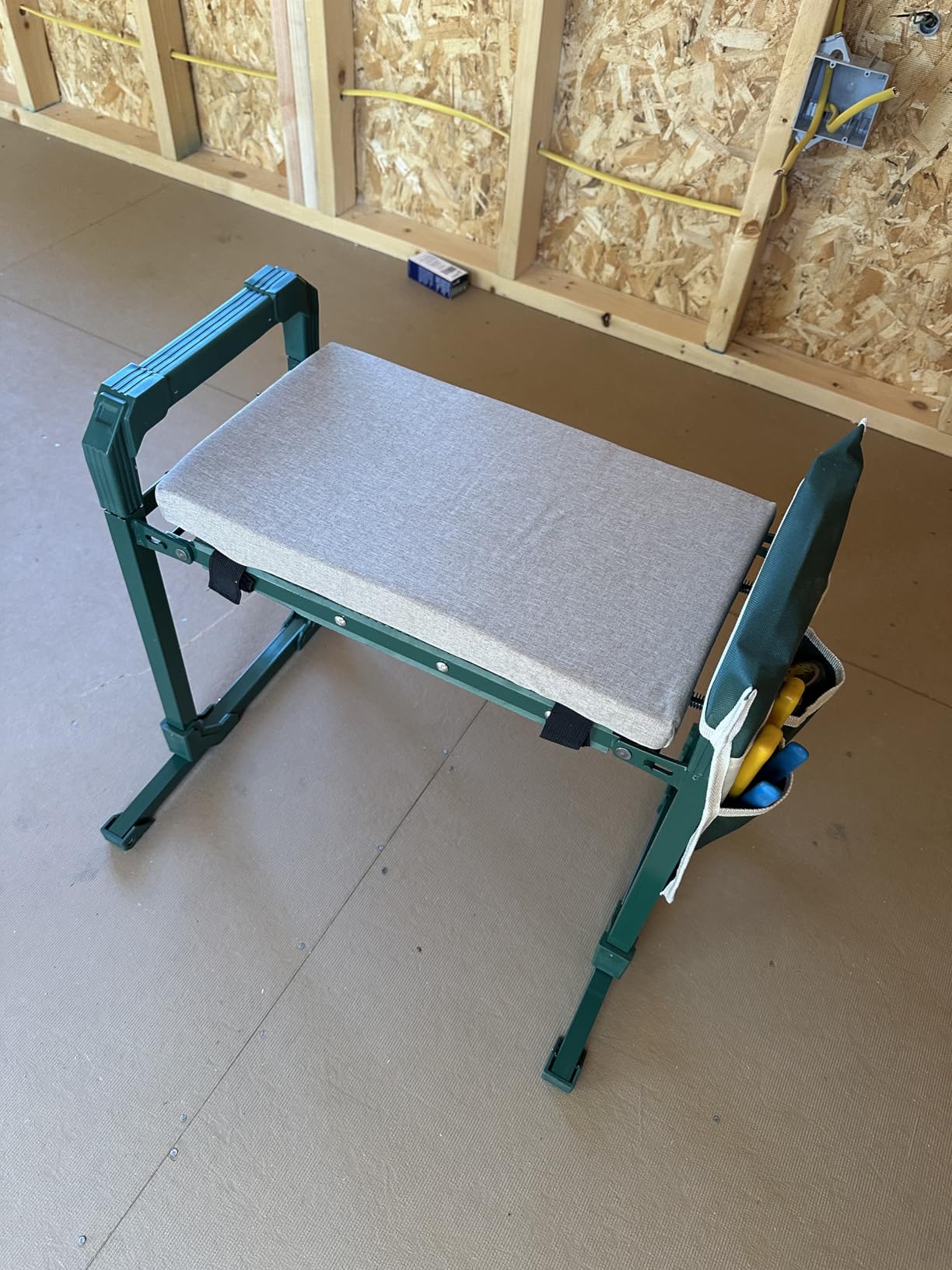 Saker Garden Kneeler and Seat Foldable Gardening Stool with Extendable Legs & Thickened Pad, Heavy Duty 400lbs Support for Elderly, Gardening, Outdoor Use customer photo 1