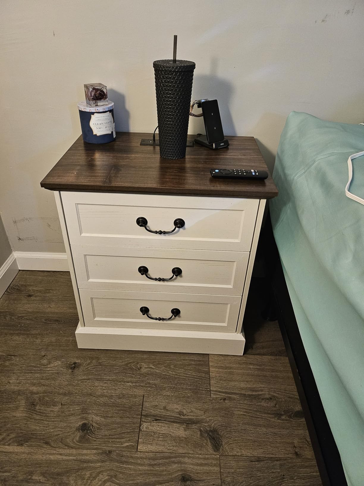 Huuger Nightstand with Charging Station, 3 Drawer Night Stand Set of 2, 22 Inch Wider Side Table with Storage, Farmhouse Nightstand with Vintage Handles, Thicken Base, for Bedroom, Distressed White customer photo 1