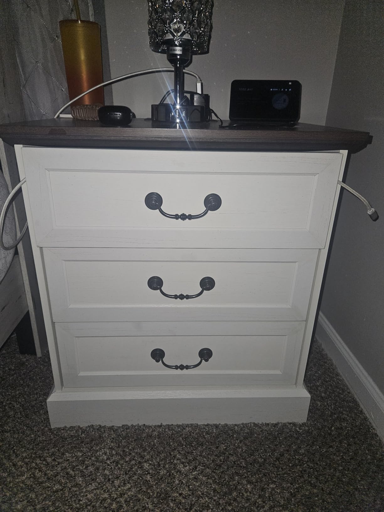 Huuger Nightstand with Charging Station, 3 Drawer Night Stand Set of 2, 22 Inch Wider Side Table with Storage, Farmhouse Nightstand with Vintage Handles, Thicken Base, for Bedroom, Distressed White customer photo 2