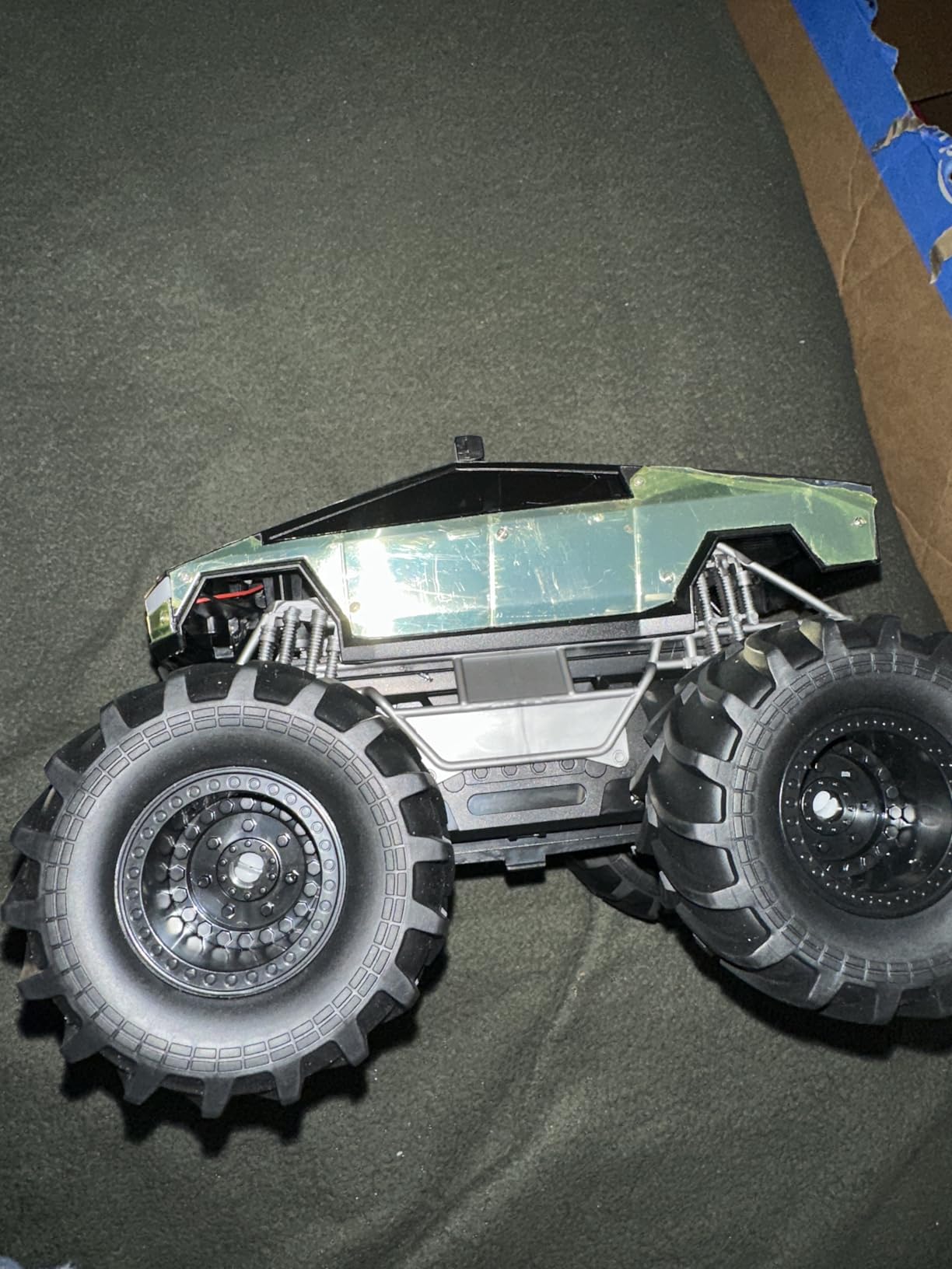 Amphibious Remote Control Car, 1:18 Monster Truck Toys for Boys RC Cars, 2.4 GHz Waterproof RC Trucks, 4WD All Terrain Off-Road Pickup, Kids Christmas Birthday Gifts Present Boys Girls Toys Ages 6+ customer photo 1